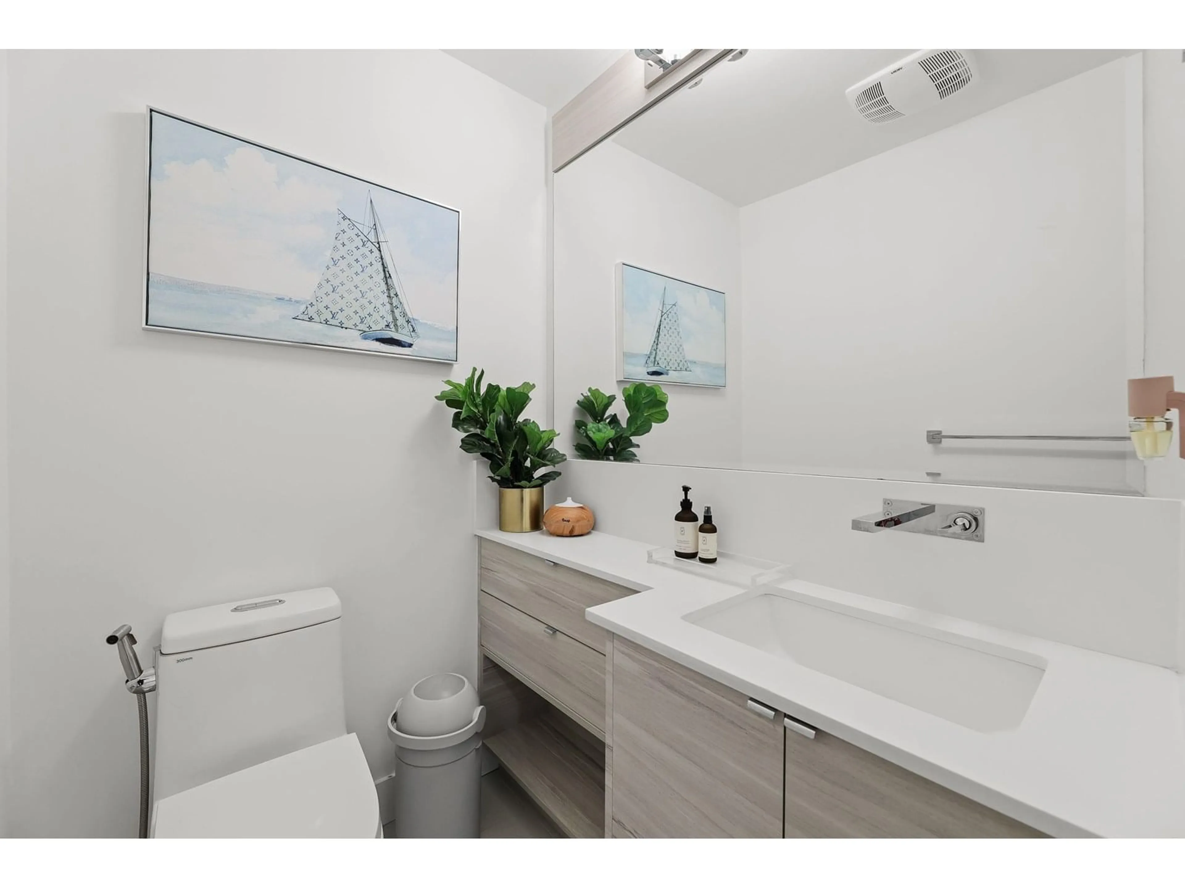 Standard bathroom, ceramic/tile floor for 34 - 7177 194A, Surrey British Columbia V4N6V6