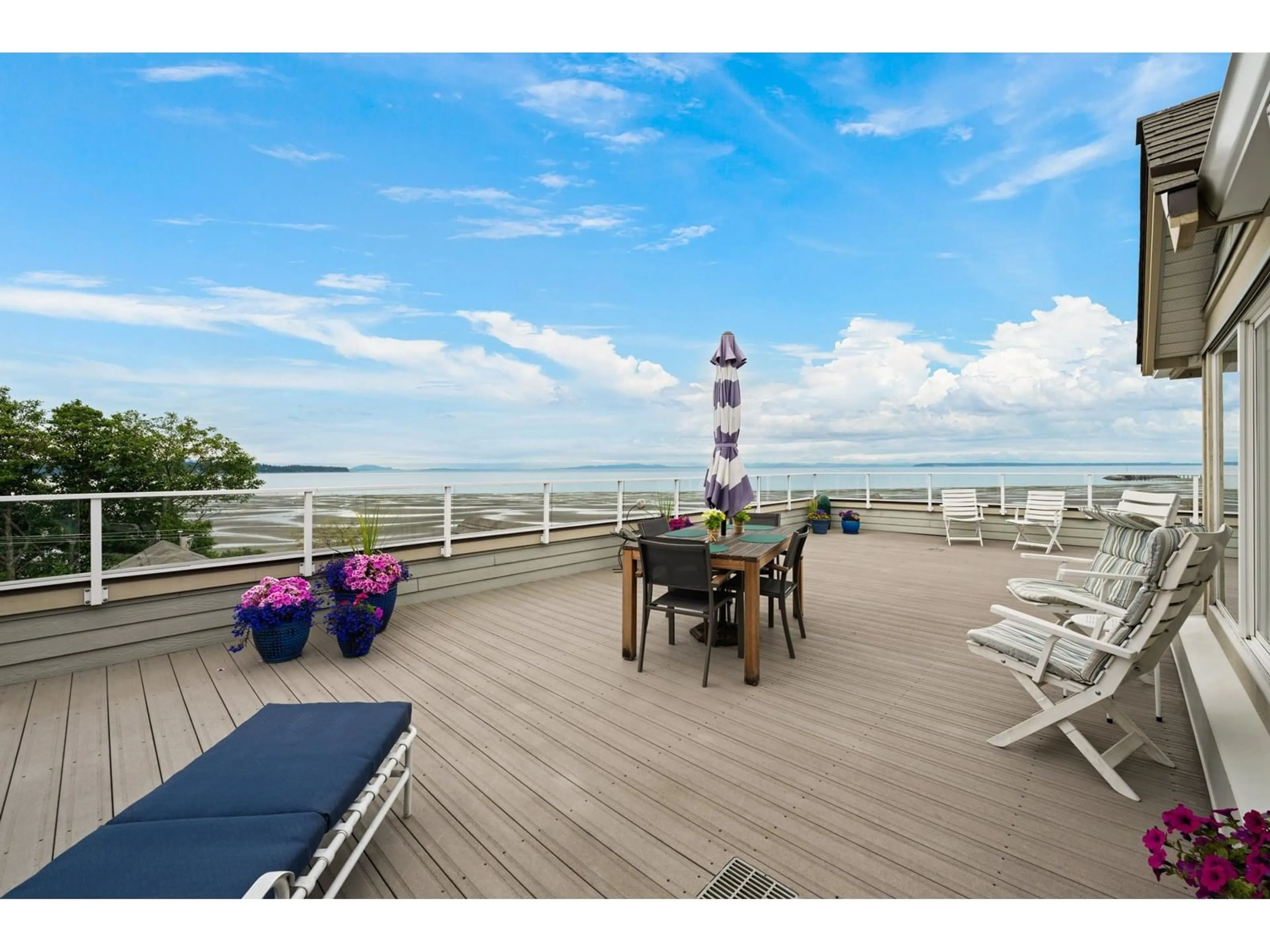Patio, water/lake/river/ocean view for 408 - 15621 MARINE, White Rock British Columbia V4B1E1