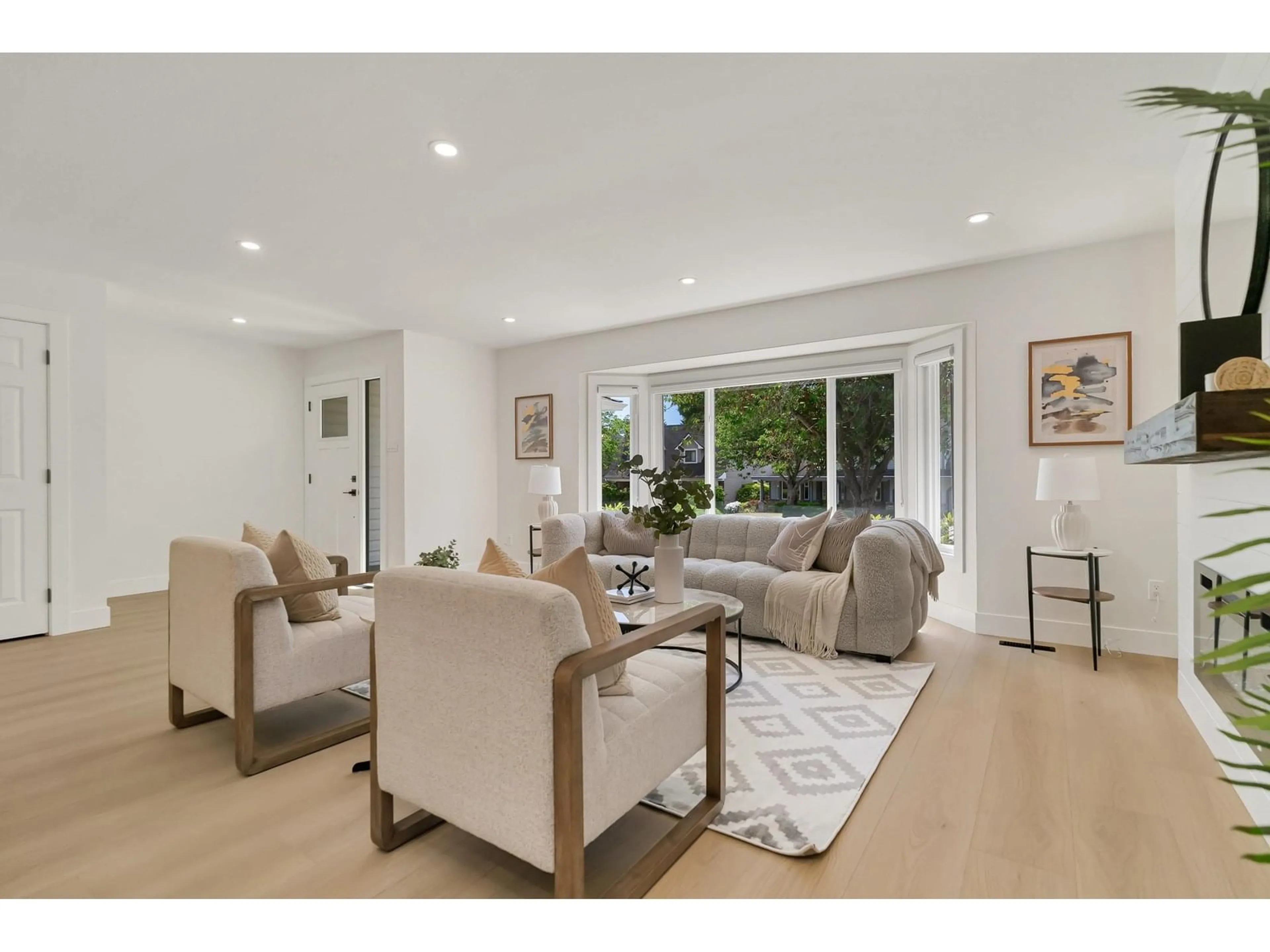 Living room with furniture, unknown for 14097 16A, Surrey British Columbia V4A8K2