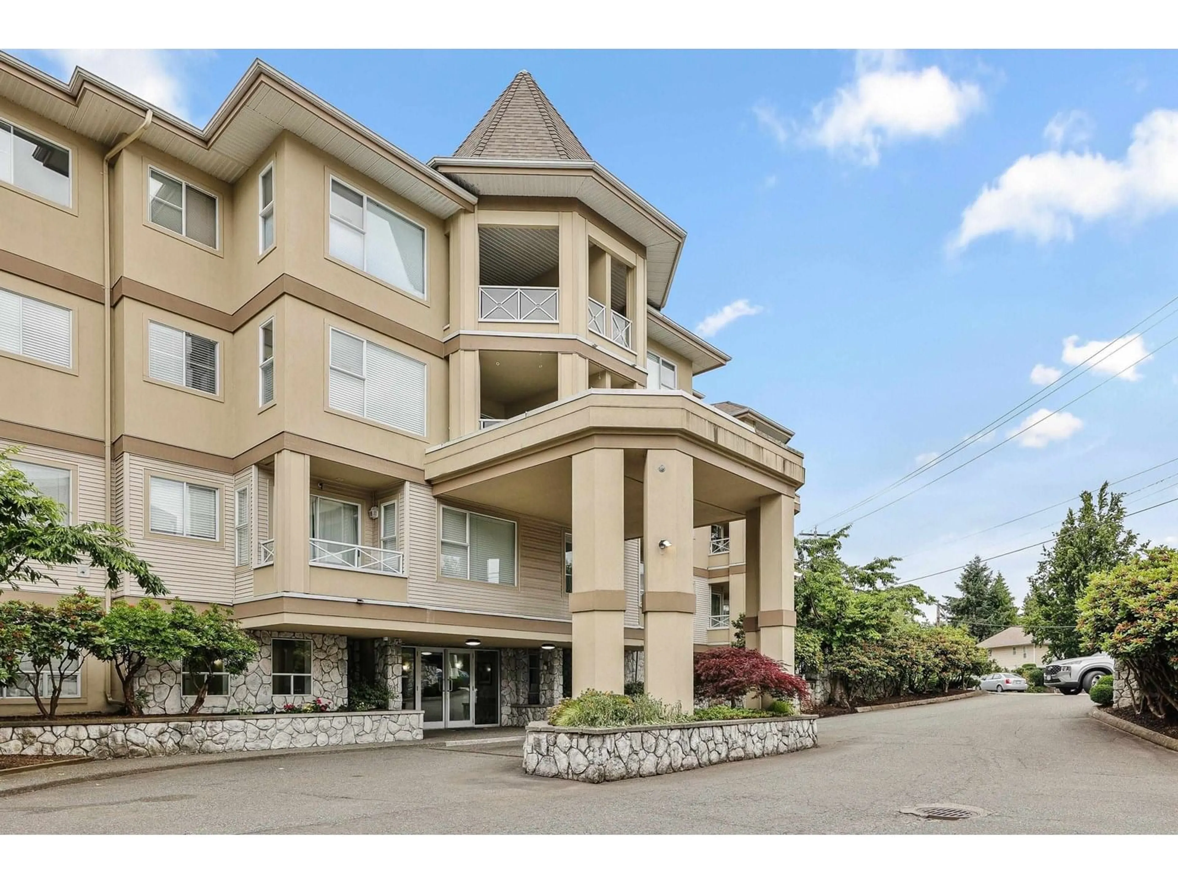 Indoor foyer for 307 - 20120 56, Langley British Columbia V3A3Y4