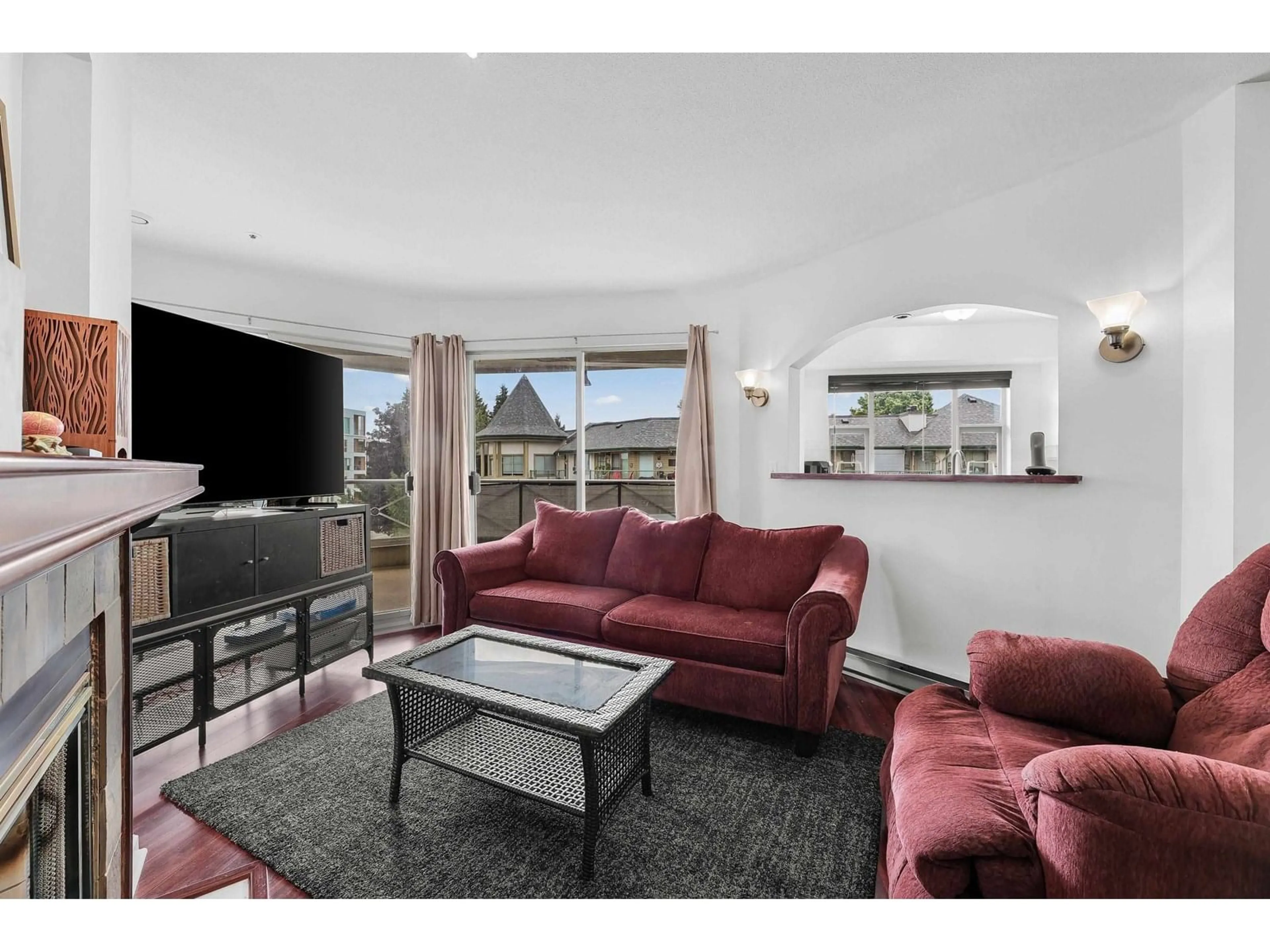 Living room with furniture, unknown for 307 - 20120 56, Langley British Columbia V3A3Y4