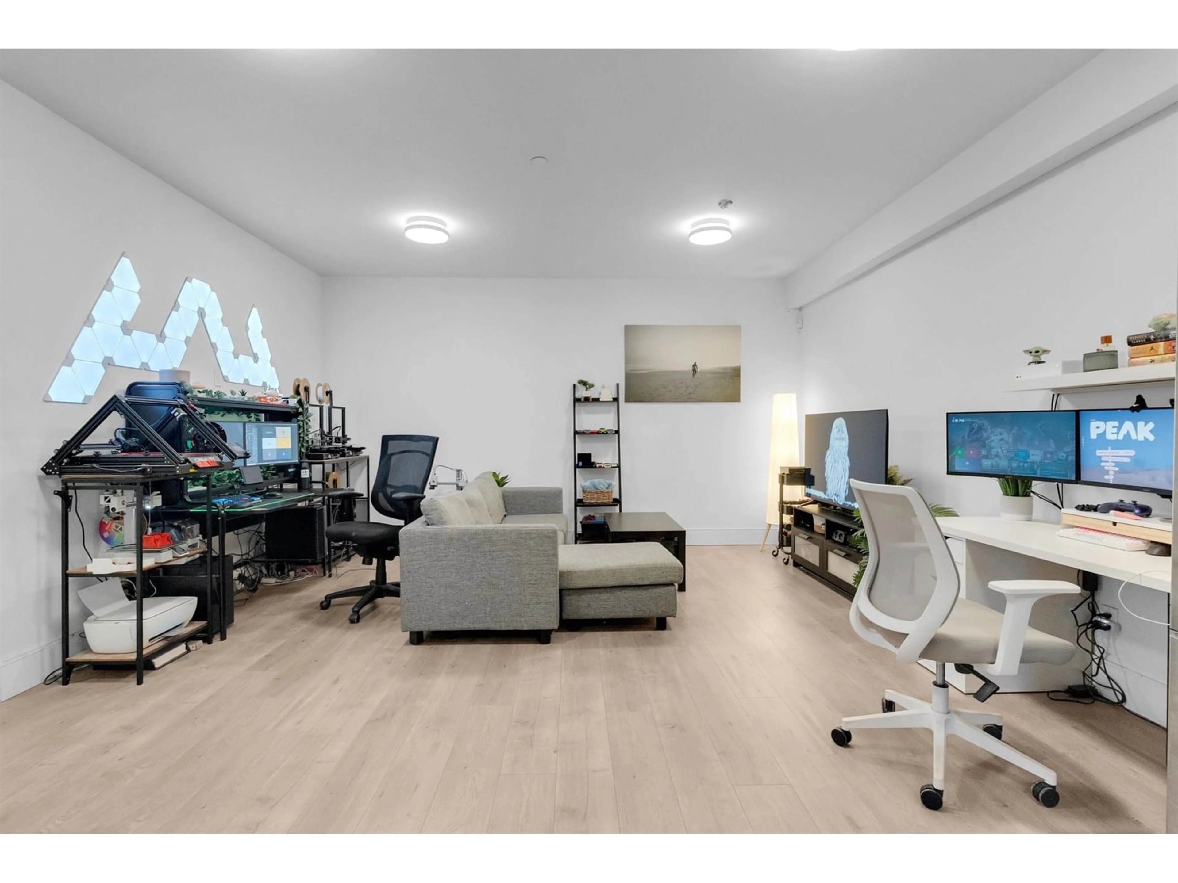A pic of a room for 1440 MAPLE, White Rock British Columbia V4B4N2