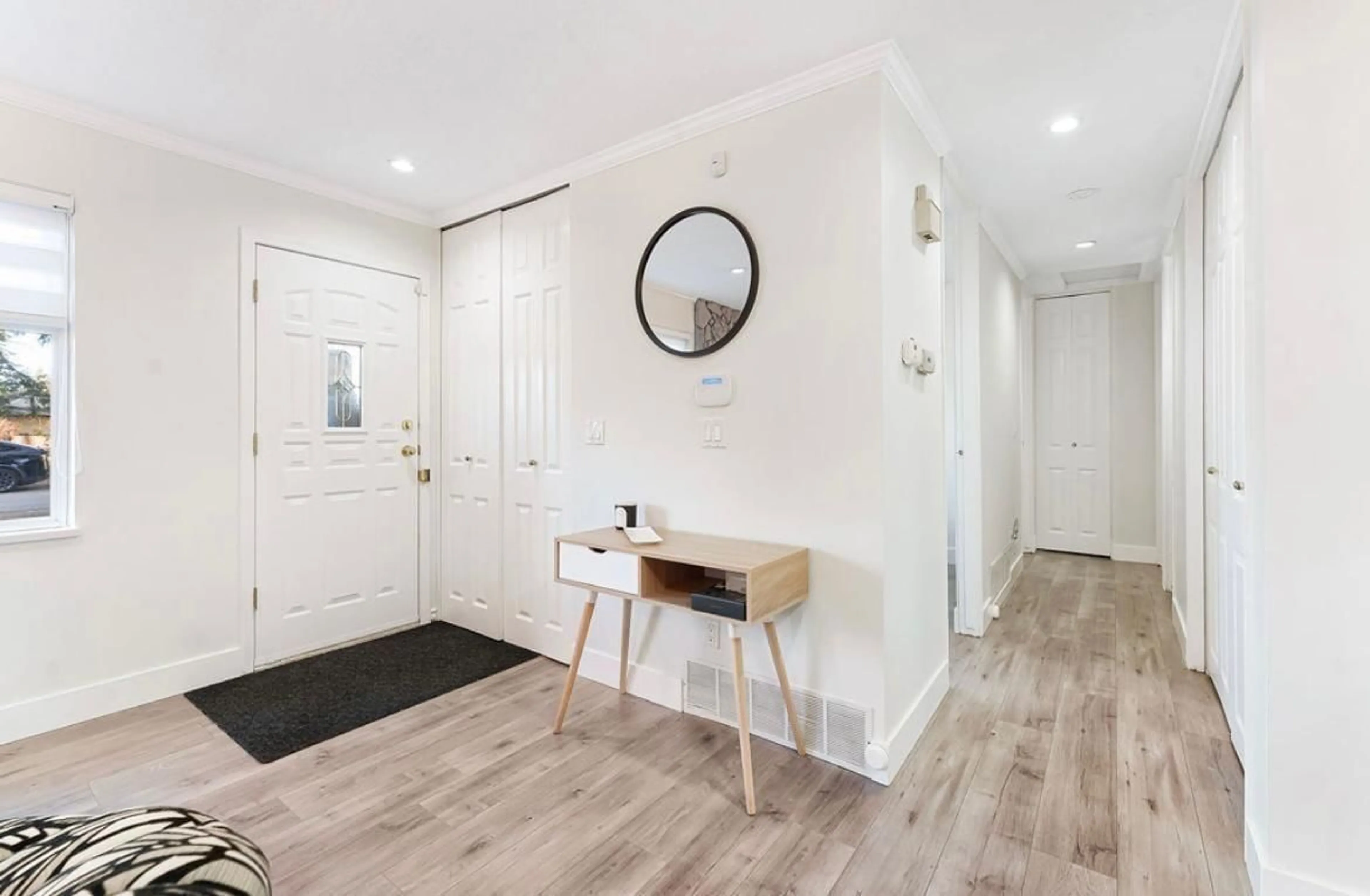 Indoor entryway for 20572 43, Langley British Columbia V3A3C2