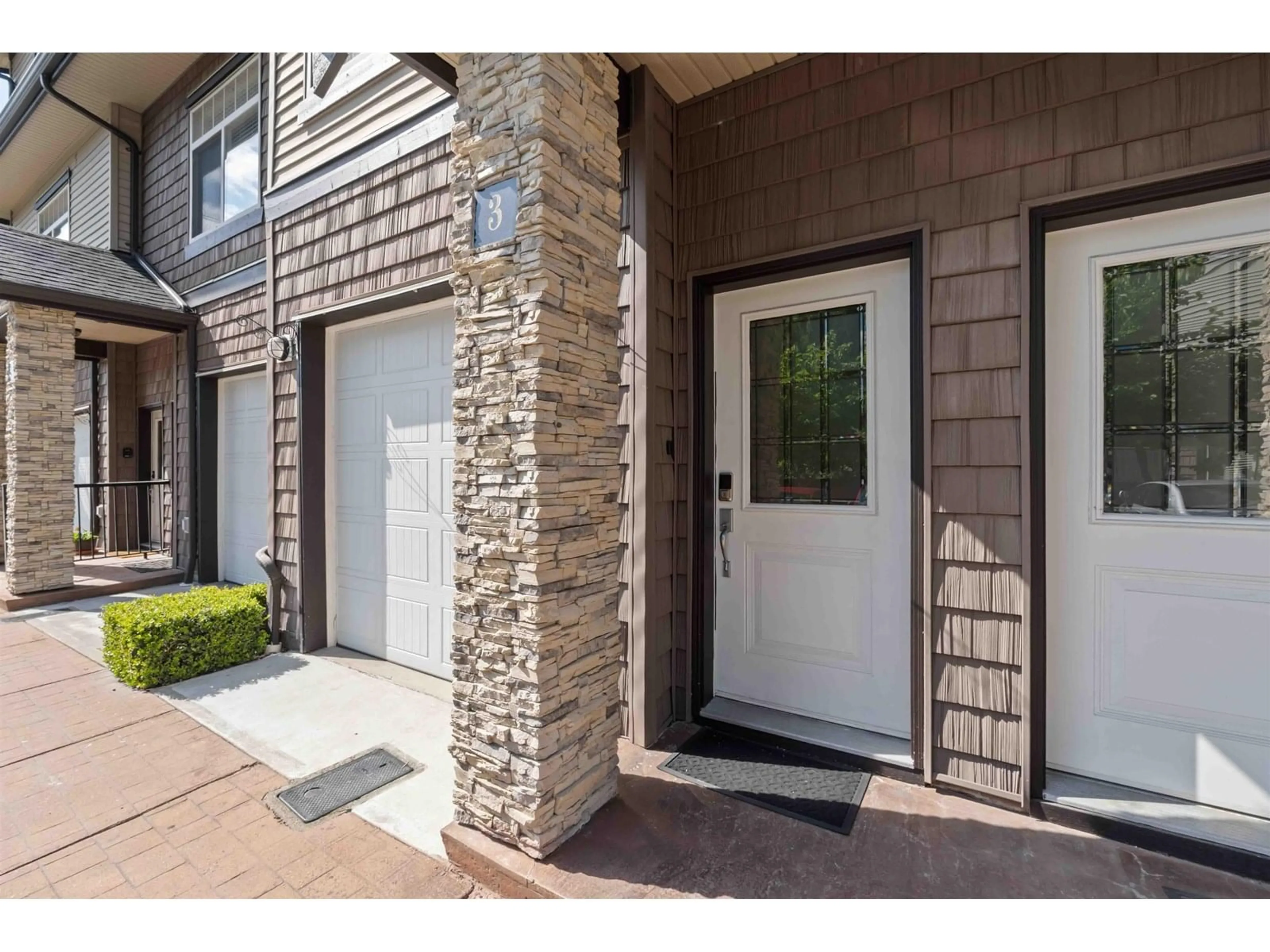 Indoor entryway for 3 - 2950 LEFEUVRE, Abbotsford British Columbia V4X0B2