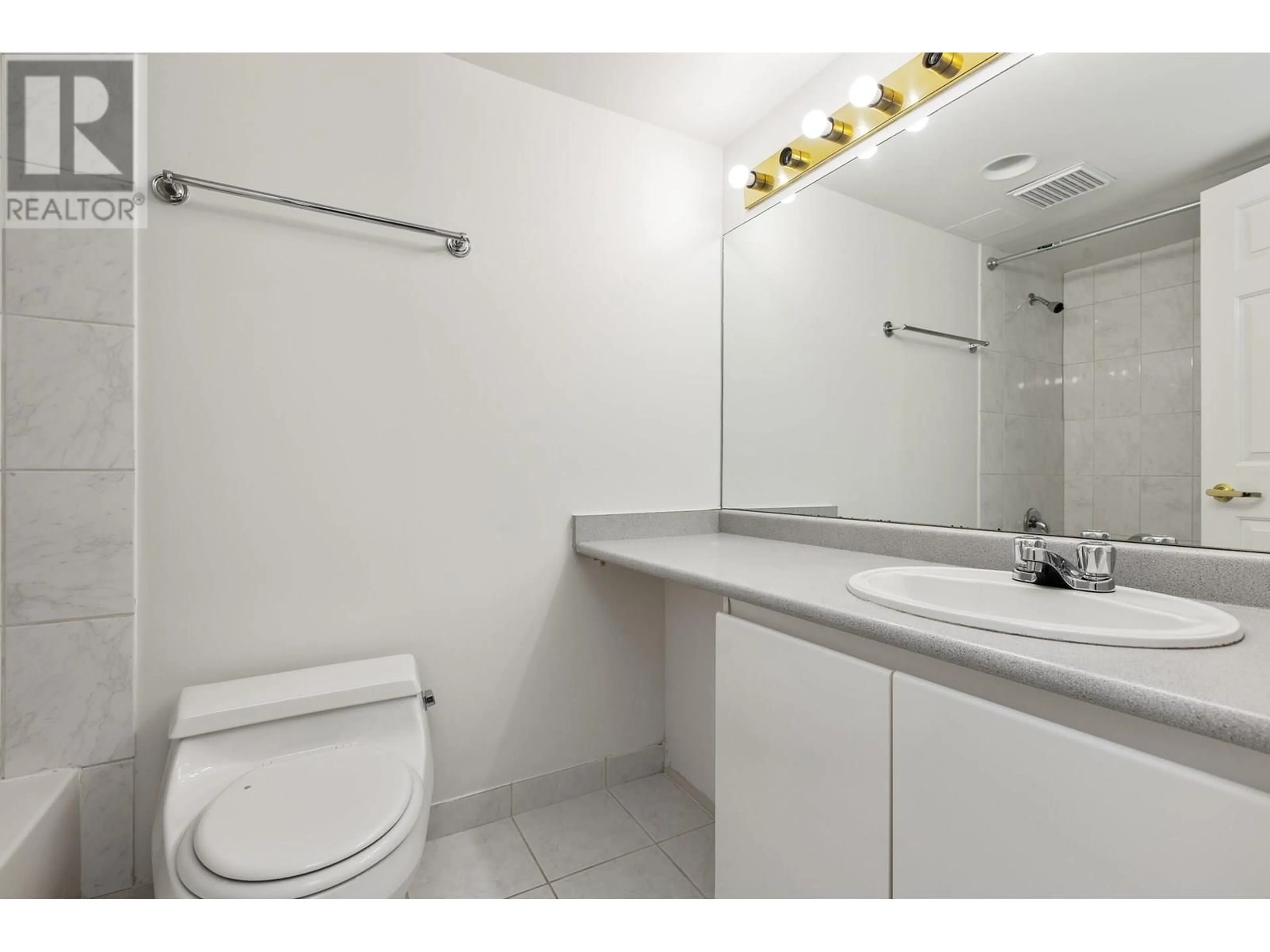 Standard bathroom, unknown for 505 - 9603 MANCHESTER DRIVE, Burnaby British Columbia V3N4Y7
