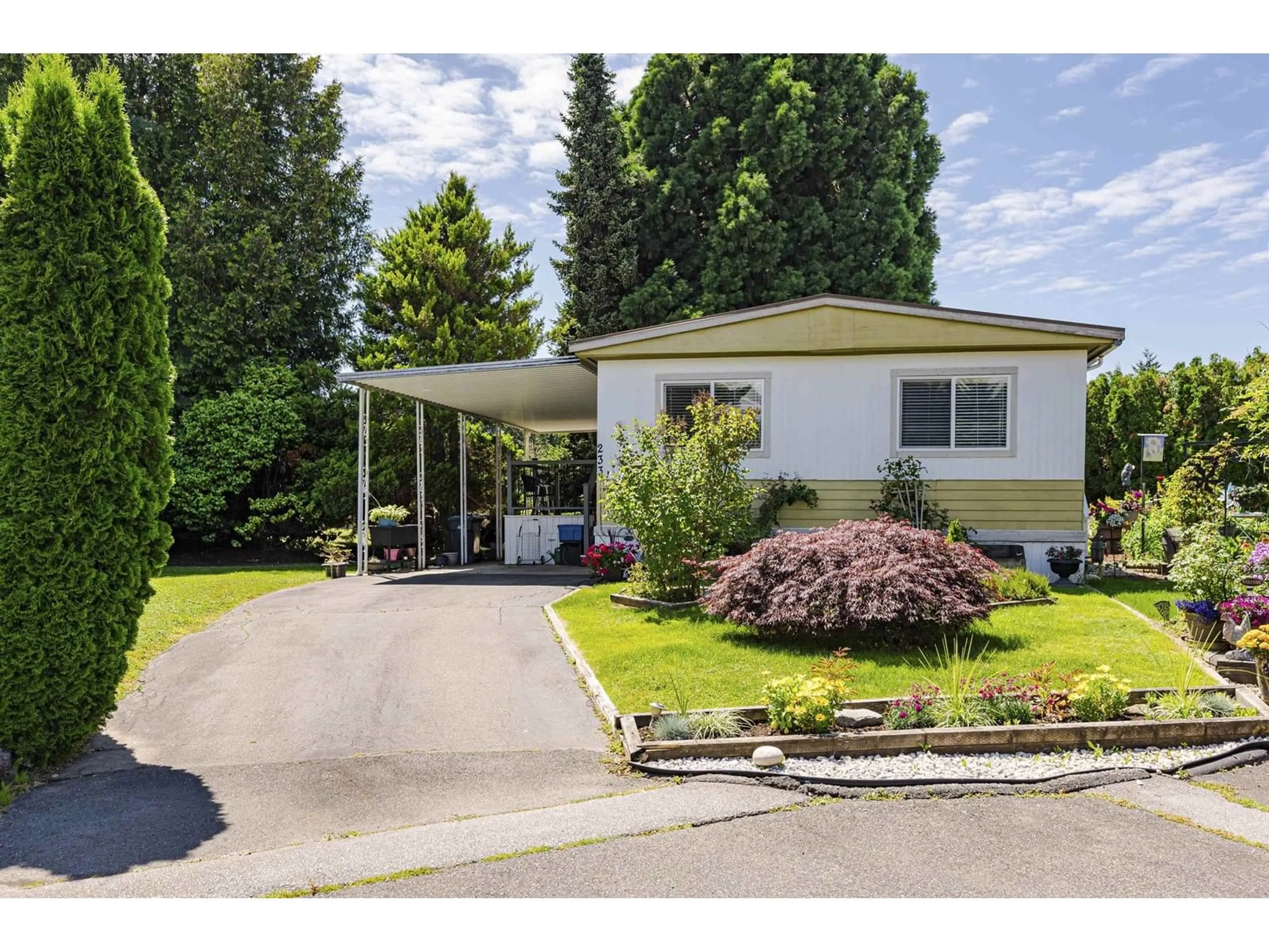 Home with vinyl exterior material, street for 233 - 1840 160, Surrey British Columbia V4A4X4