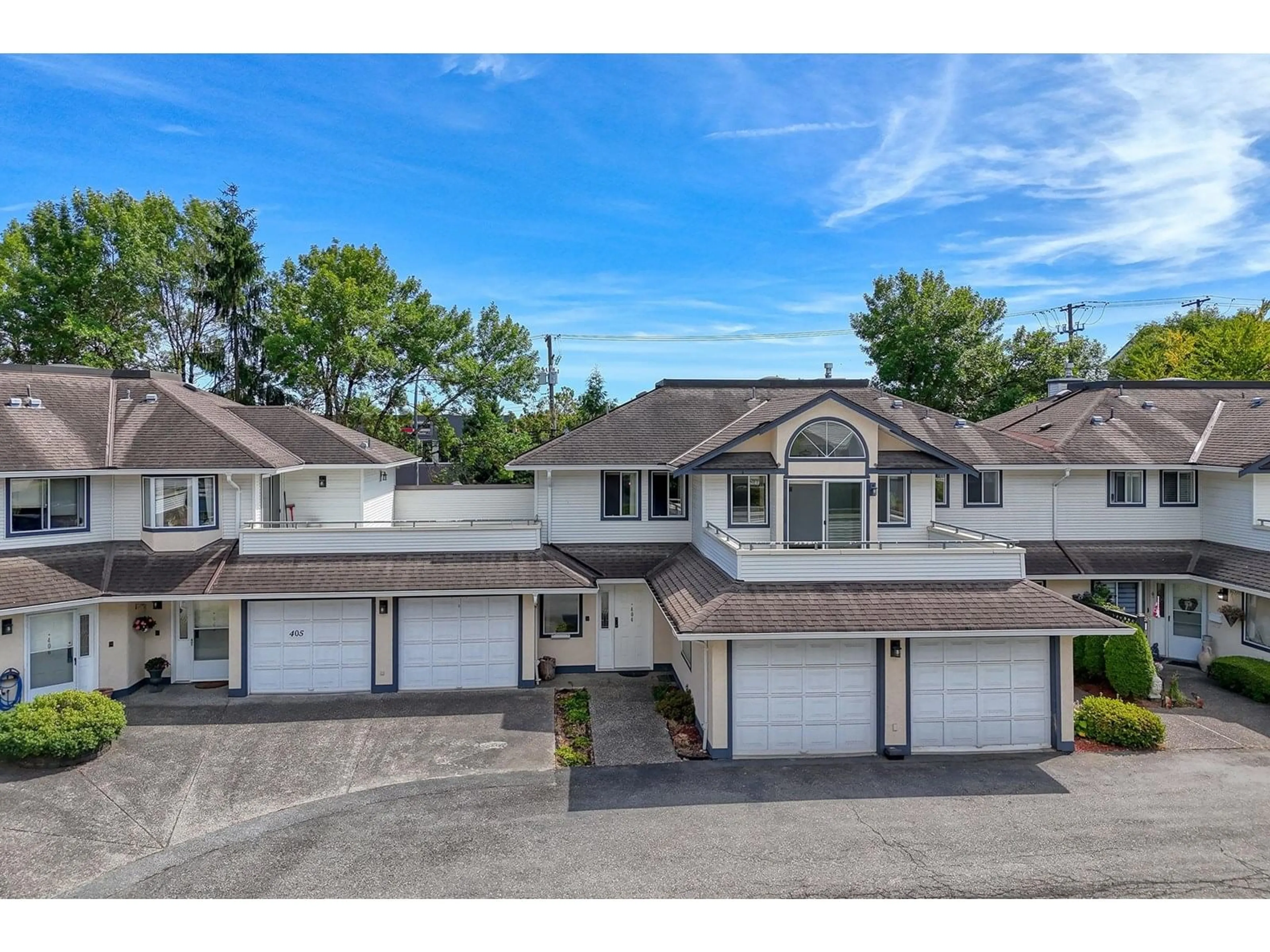 A pic from outside/outdoor area/front of a property/back of a property/a pic from drone, unknown for 404 - 19645 64, Langley British Columbia V2Y1L2