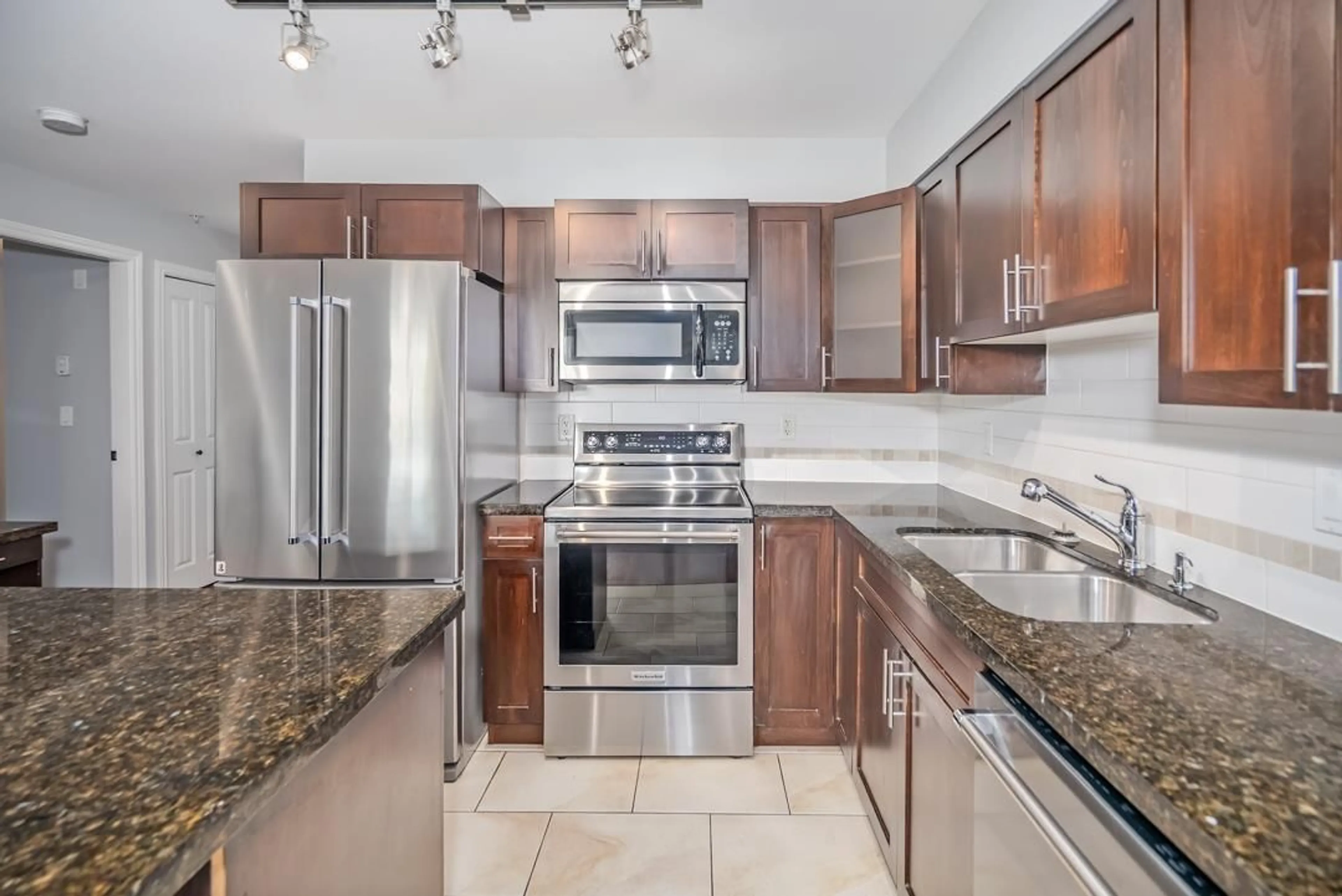 Standard kitchen, ceramic/tile floor for 351 - 5660 201A, Langley British Columbia V3A0B4