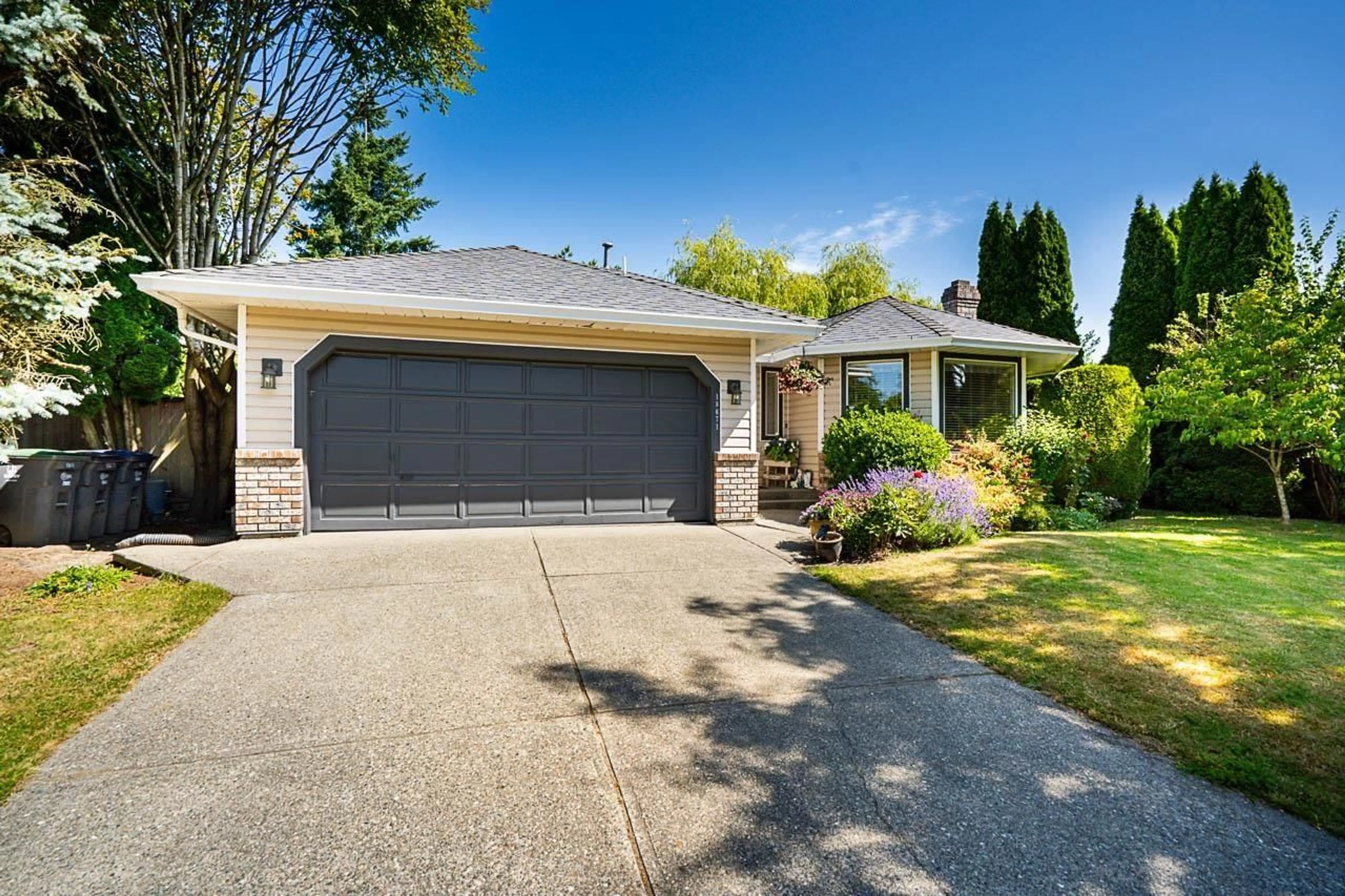Home with vinyl exterior material, street for 18671 60A, Surrey British Columbia V3S7P4