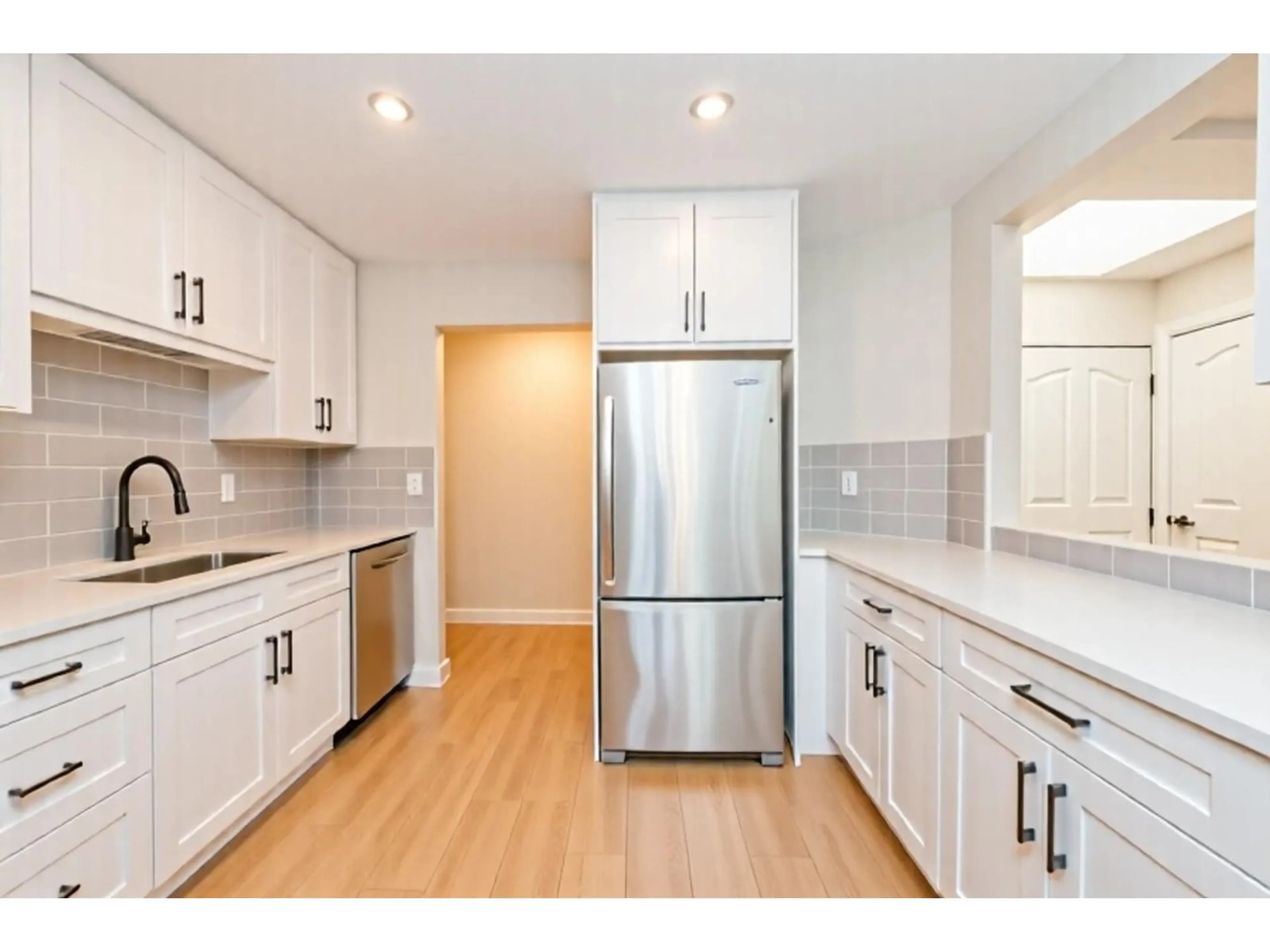 Open concept kitchen, unknown for 304 - 33401 MAYFAIR, Abbotsford British Columbia V2S6Z2
