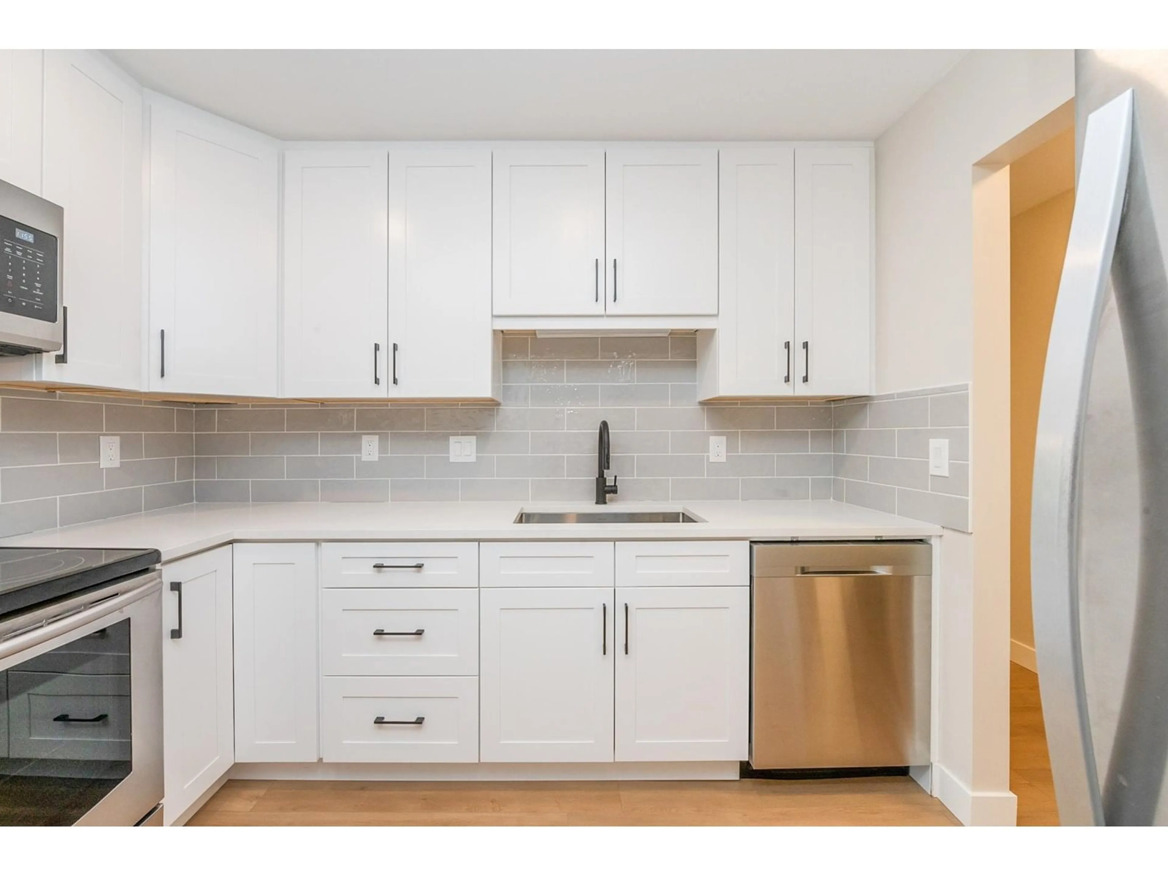 Standard kitchen, unknown for 304 - 33401 MAYFAIR, Abbotsford British Columbia V2S6Z2