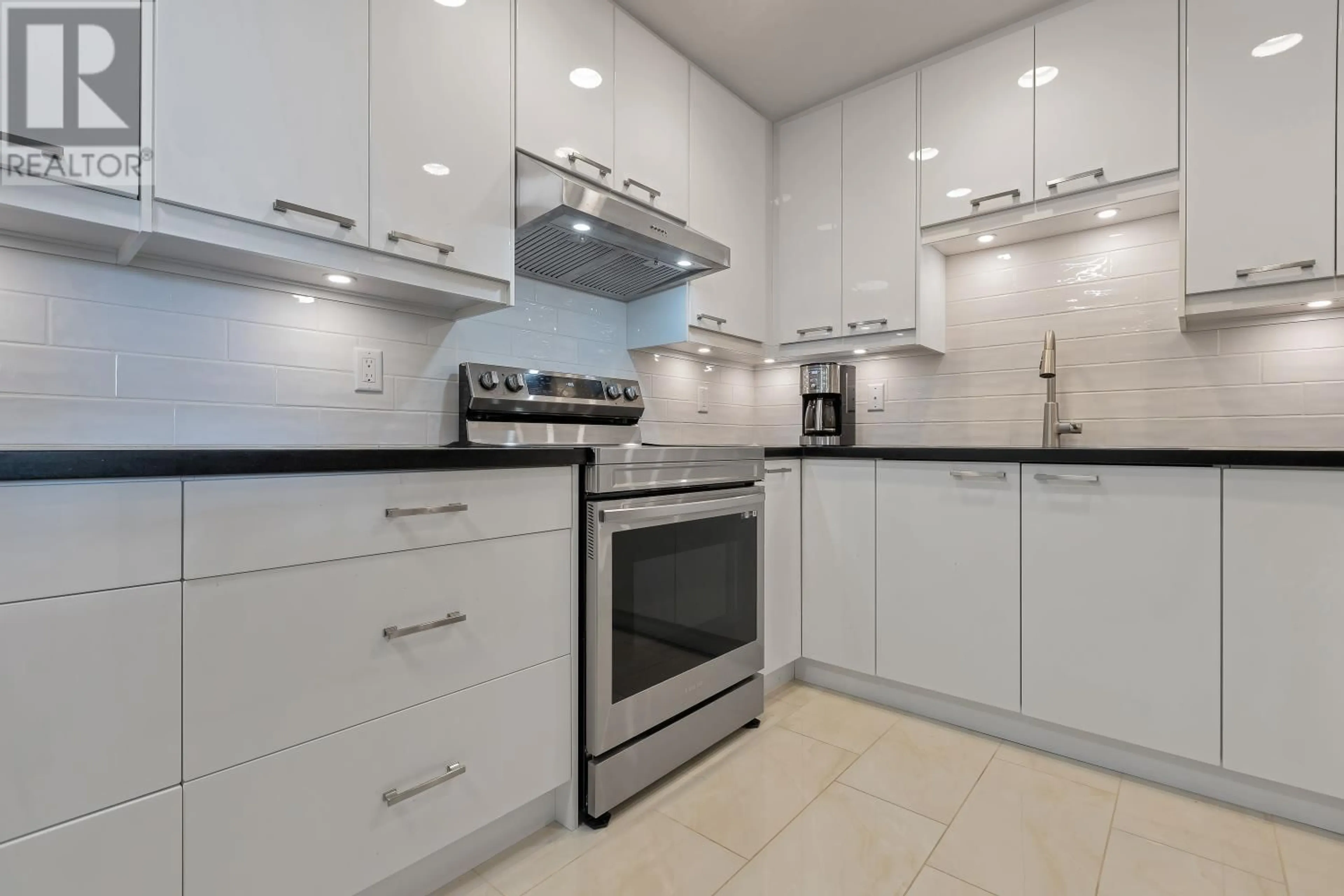 Standard kitchen, unknown for 123 - 12873 RAILWAY AVENUE, Richmond British Columbia V7E6K3