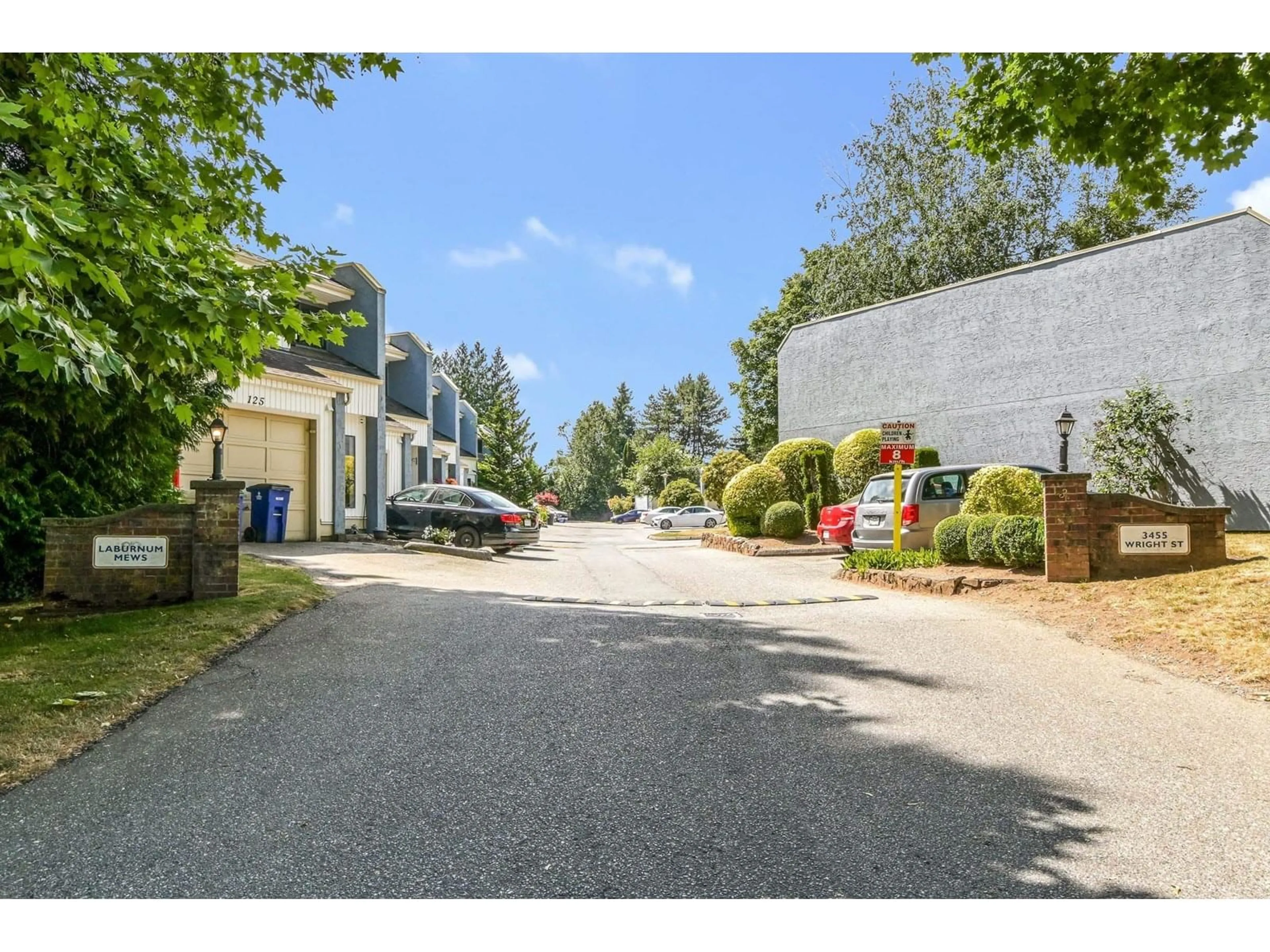 A pic from outside/outdoor area/front of a property/back of a property/a pic from drone, street for 117 - 3455 WRIGHT, Abbotsford British Columbia V2S5P1