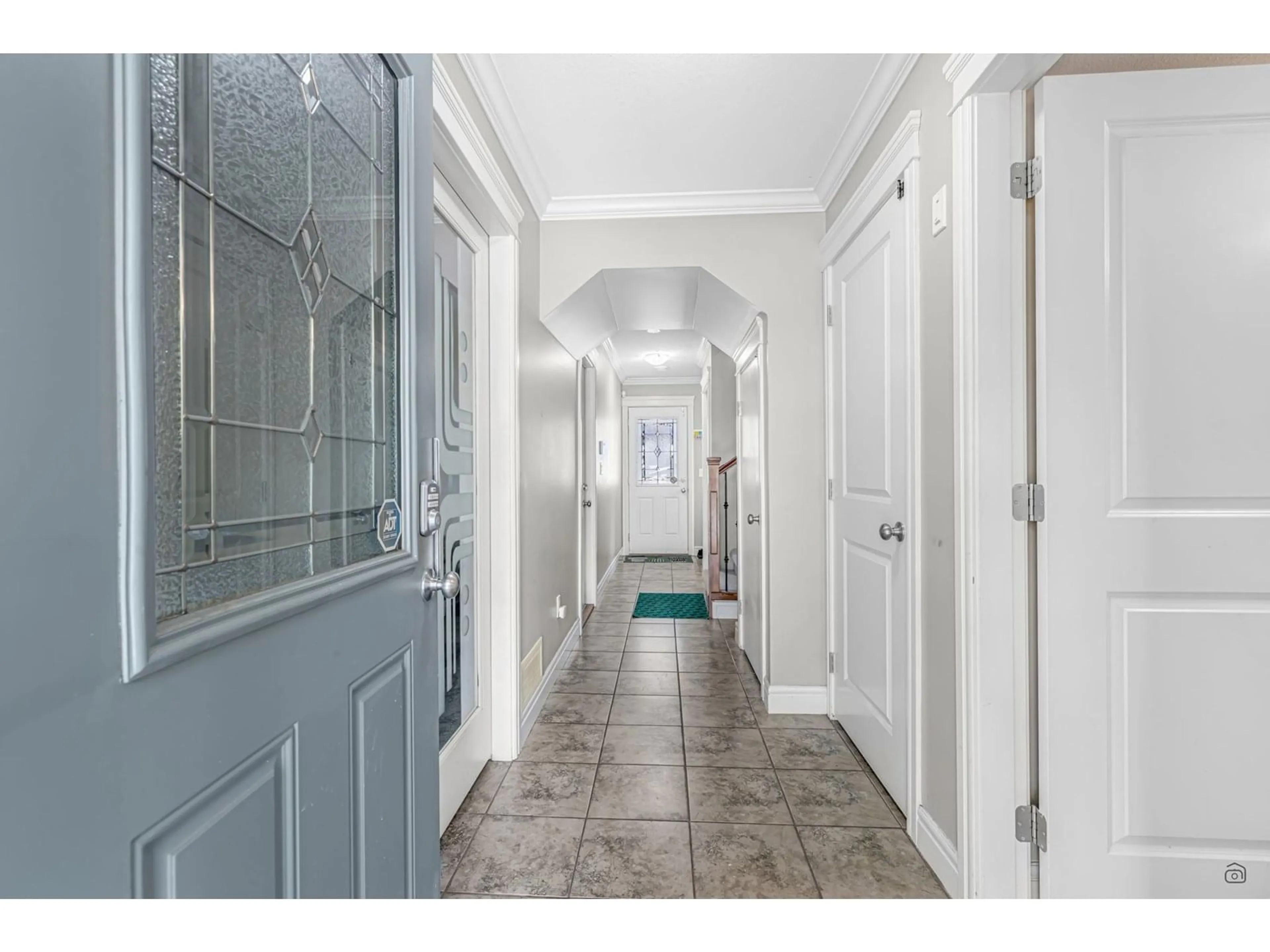 Indoor entryway for 6 - 5988 OLD MCLELLAN, Surrey British Columbia V3S1N3