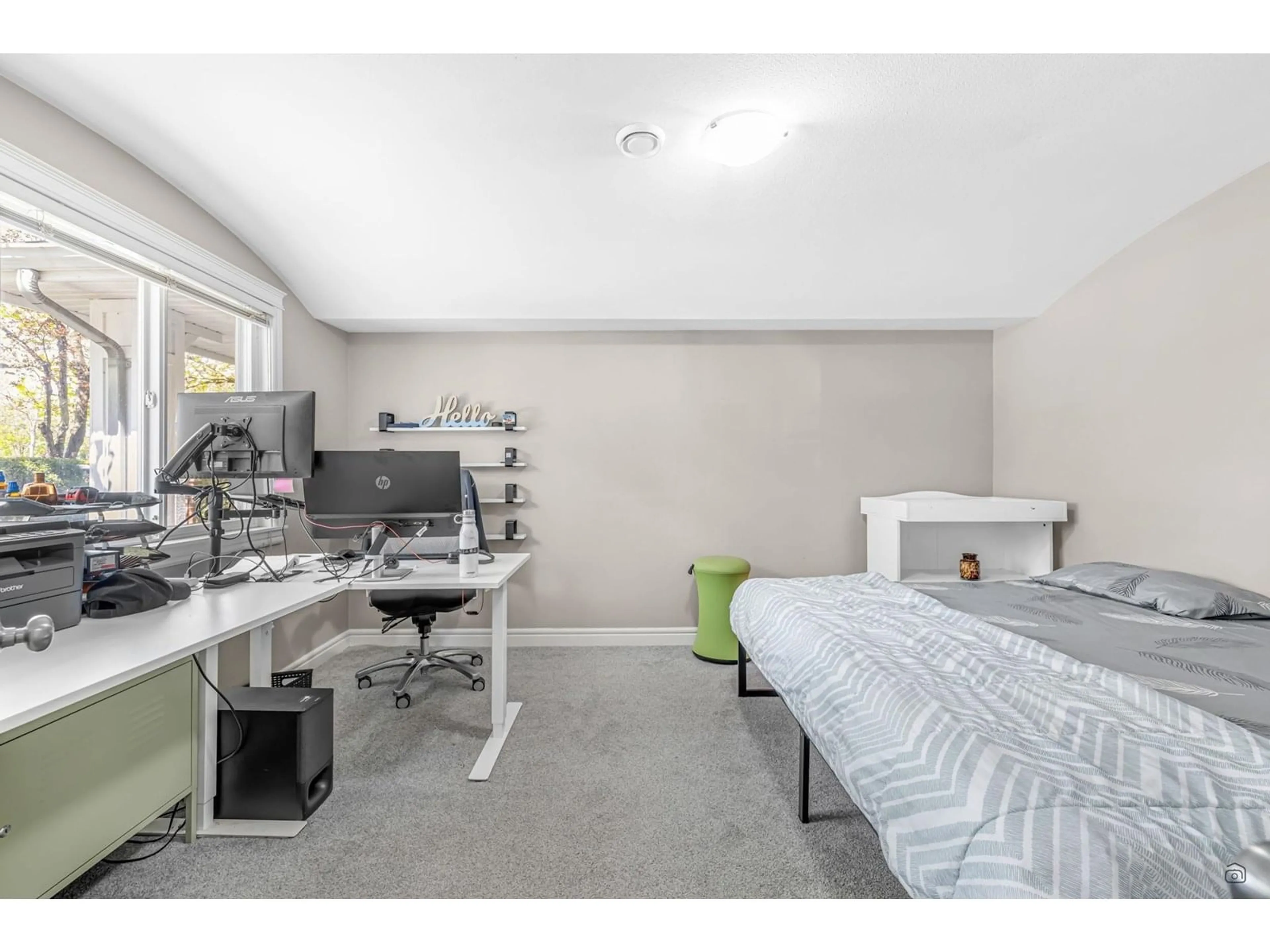A pic of a room for 6 - 5988 OLD MCLELLAN, Surrey British Columbia V3S1N3