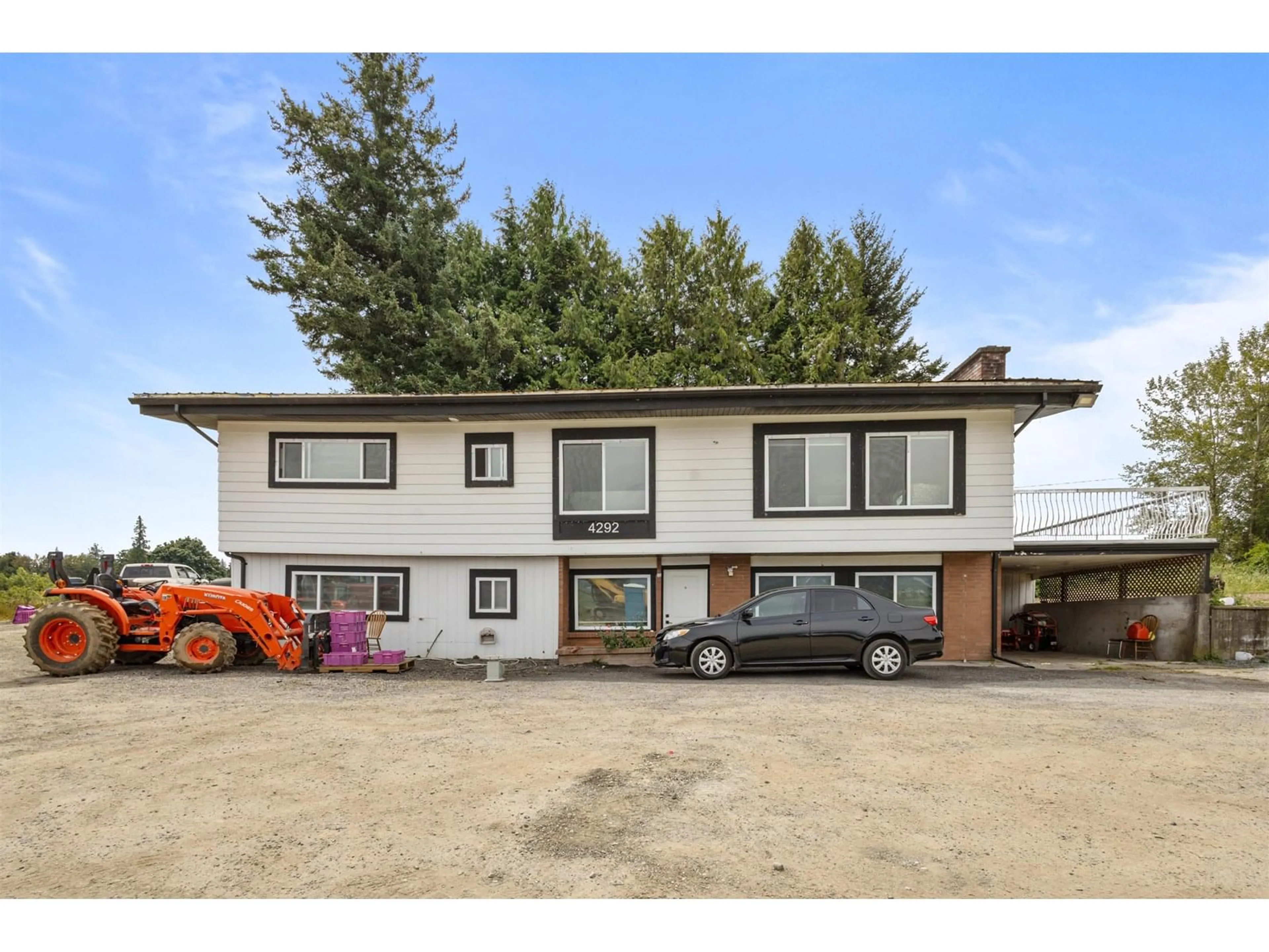 Home with vinyl exterior material, building for 4292 SELDON, Abbotsford British Columbia V2S7T7