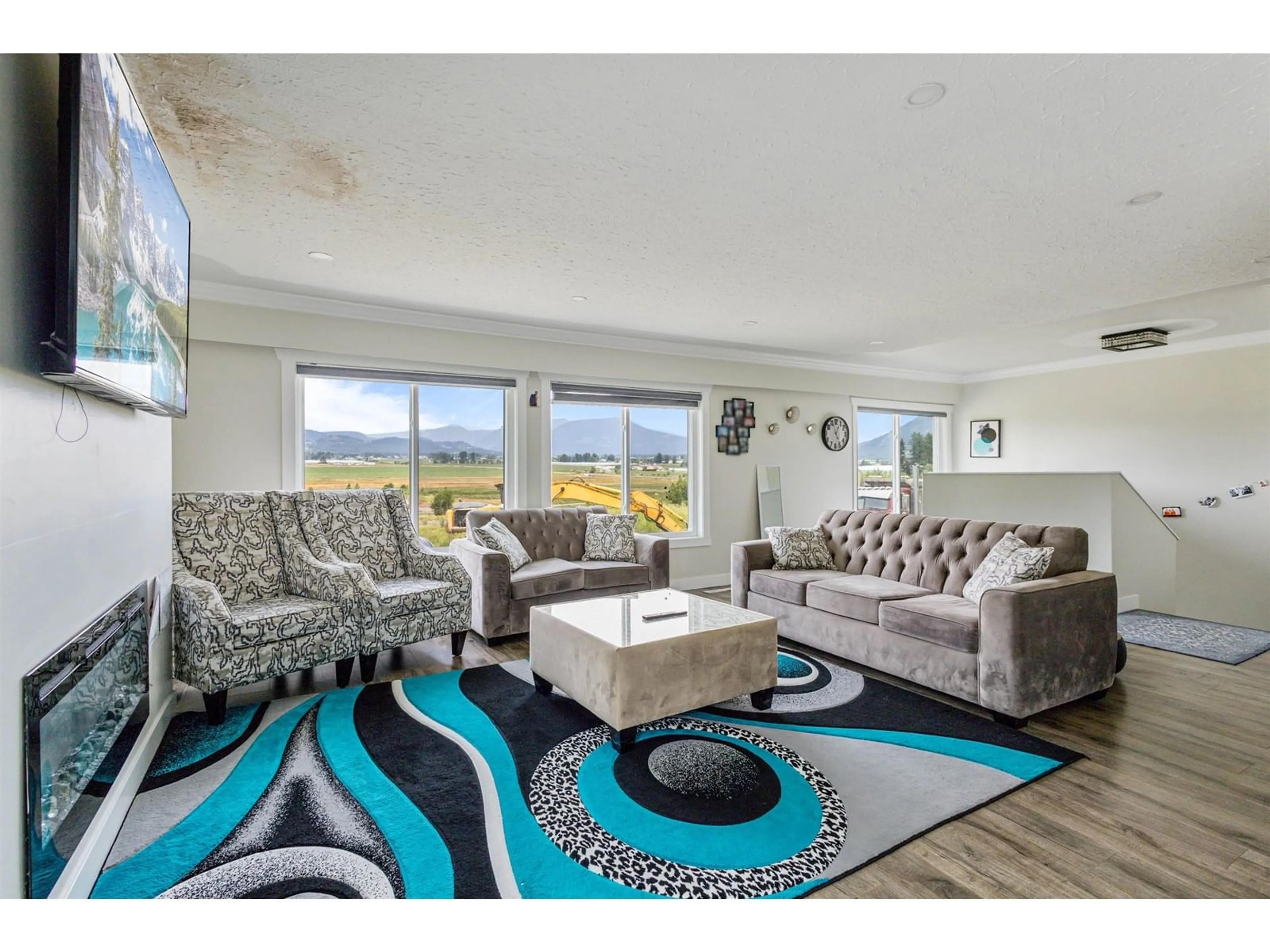 Living room with furniture, unknown for 4292 SELDON, Abbotsford British Columbia V2S7T7