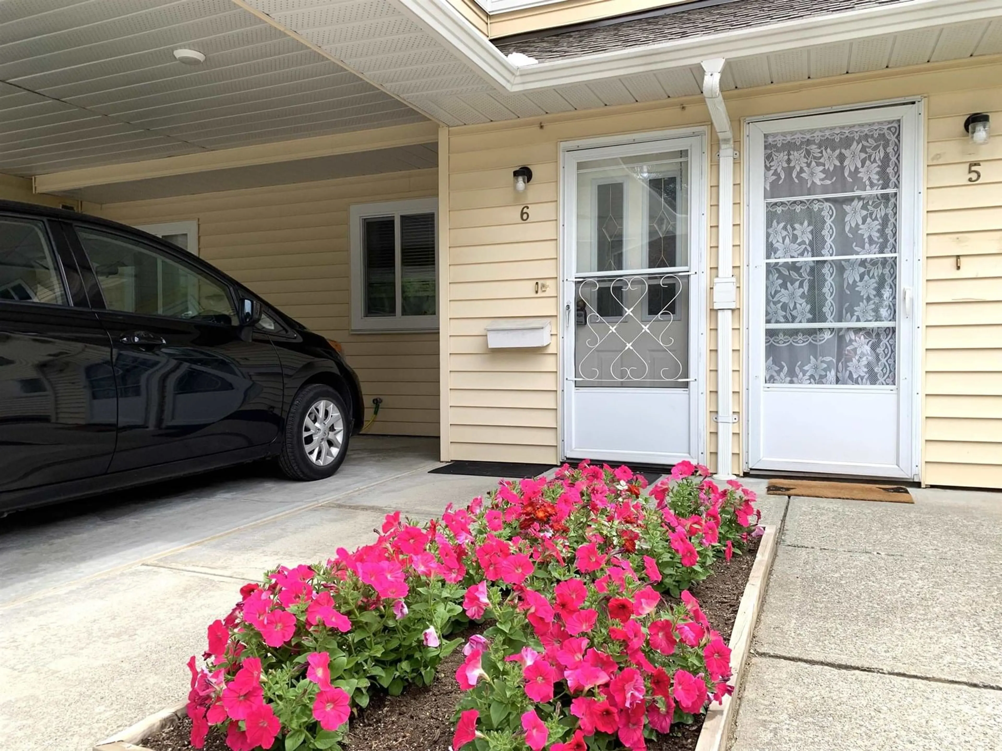 Indoor entryway for 6 - 32286 7TH, Mission British Columbia V2V6K3