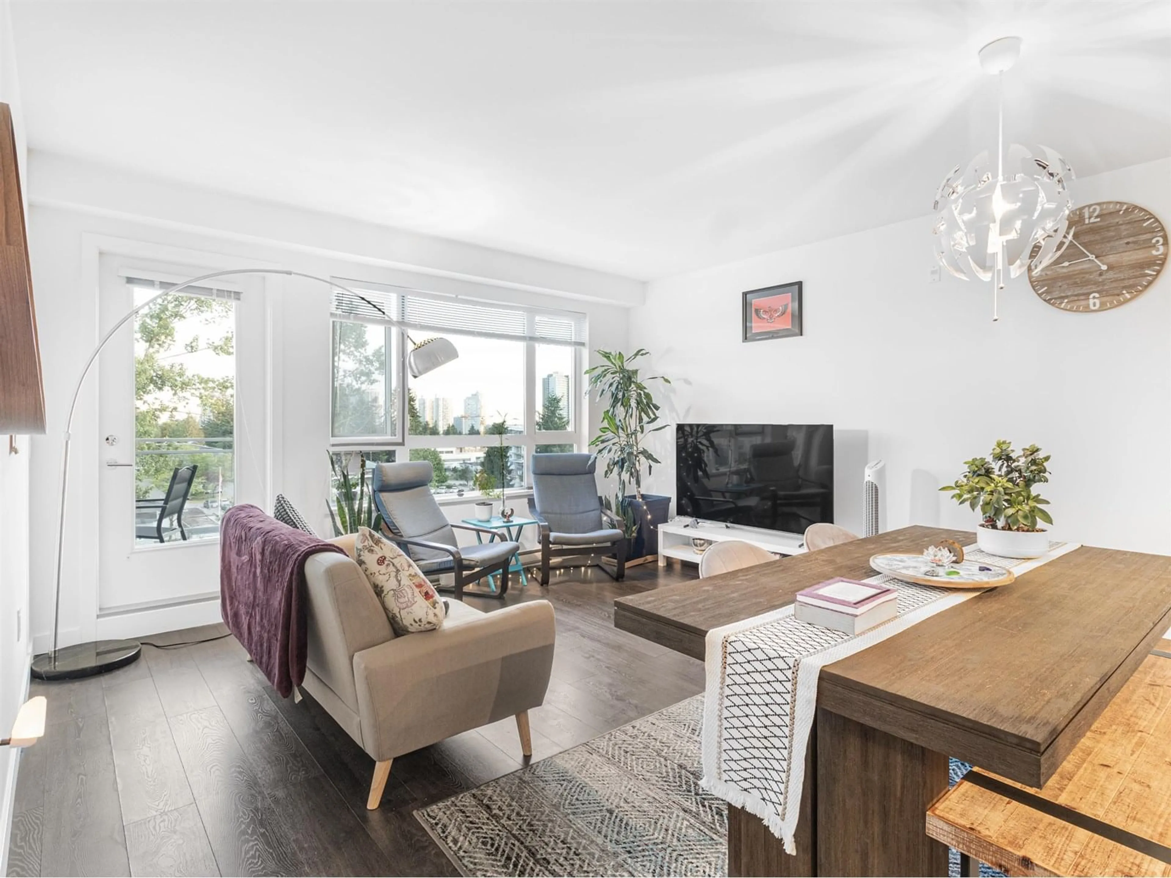 Living room with furniture, wood/laminate floor for 626 - 13963 105, Surrey British Columbia V3T0M9