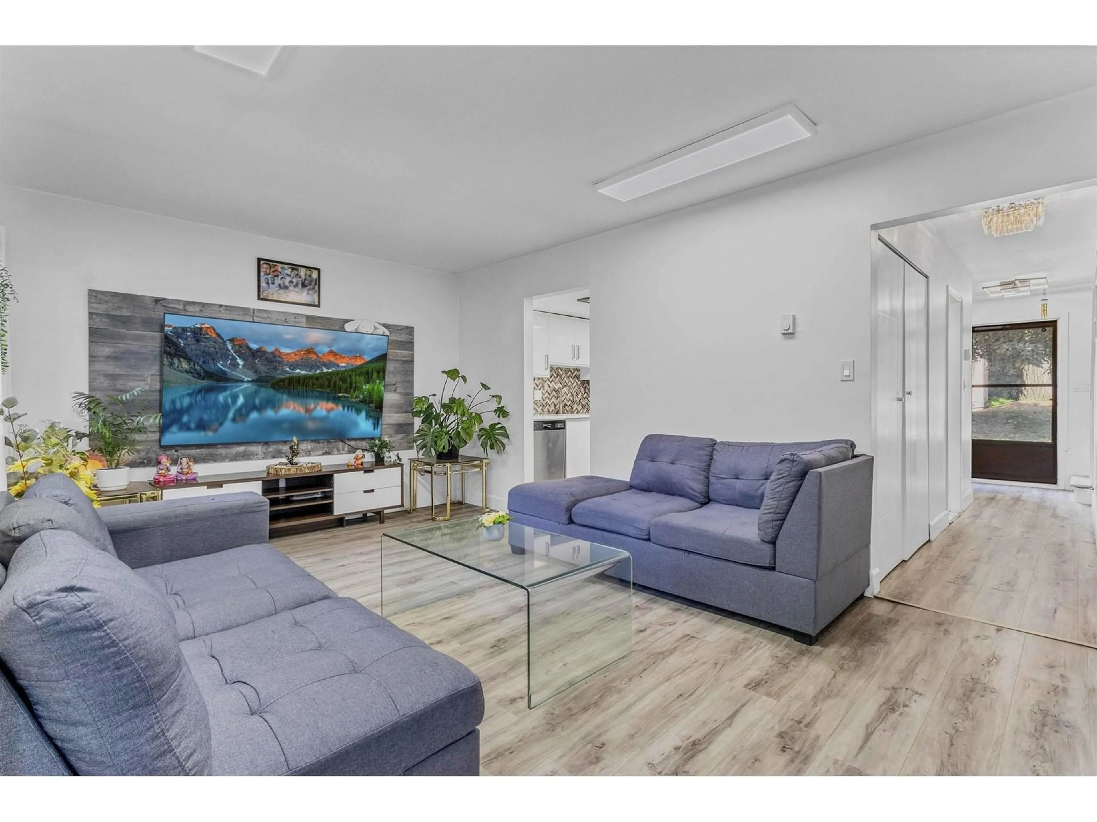 Living room with furniture, unknown for 8 - 3015 TRETHEWEY, Abbotsford British Columbia V2T3R4