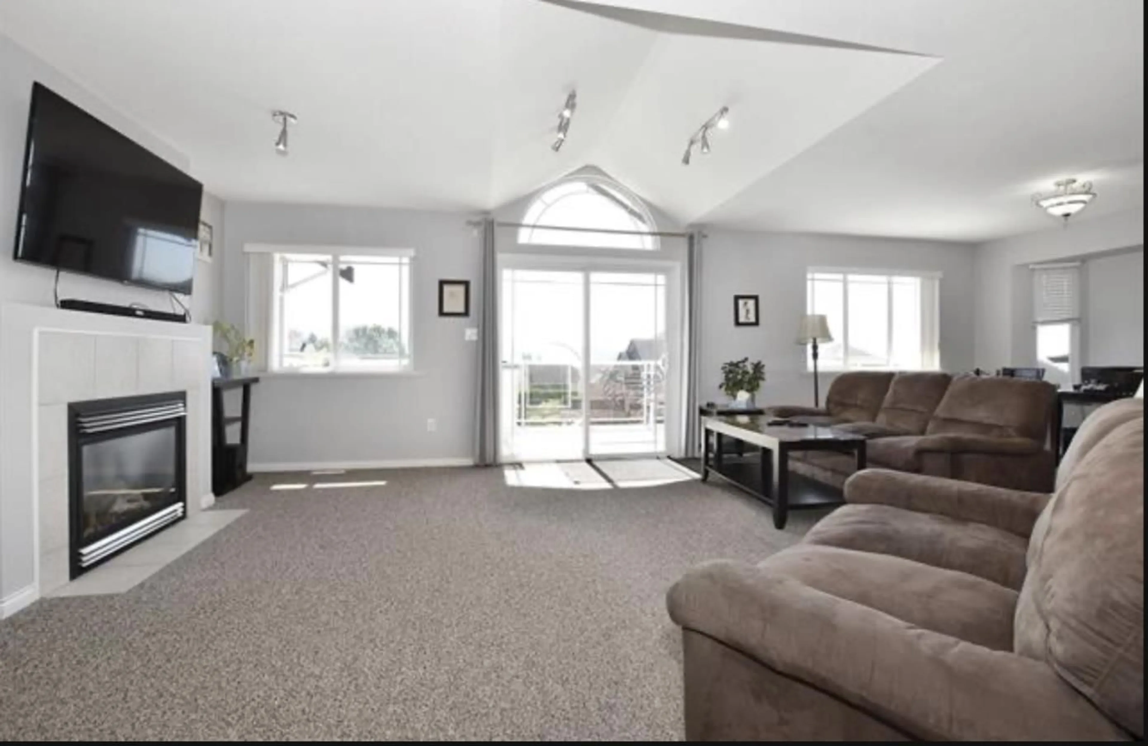 Living room with furniture, unknown for 33617 12, Mission British Columbia V2V7B4