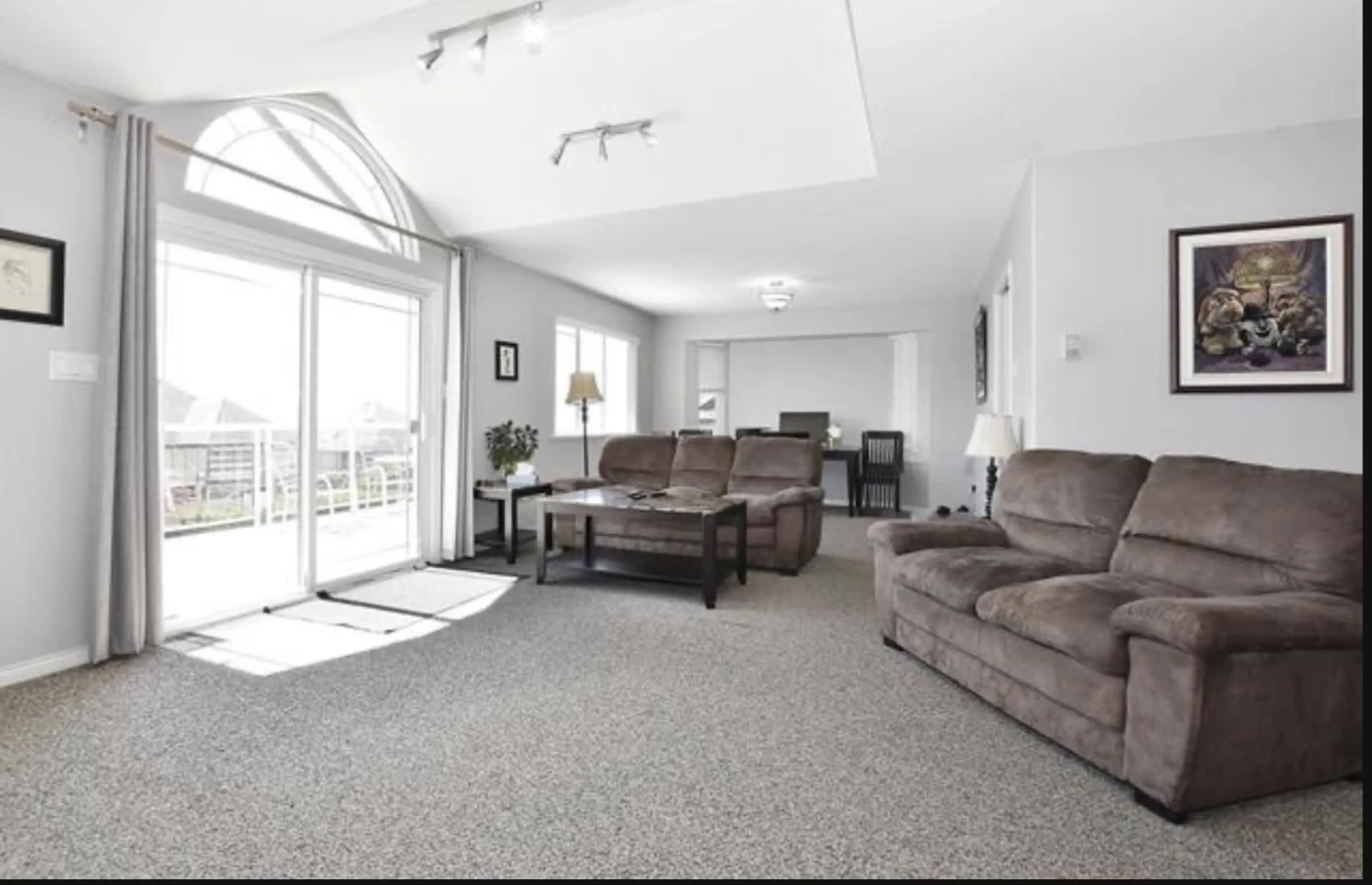 Living room with furniture, carpet floor for 33617 12, Mission British Columbia V2V7B4