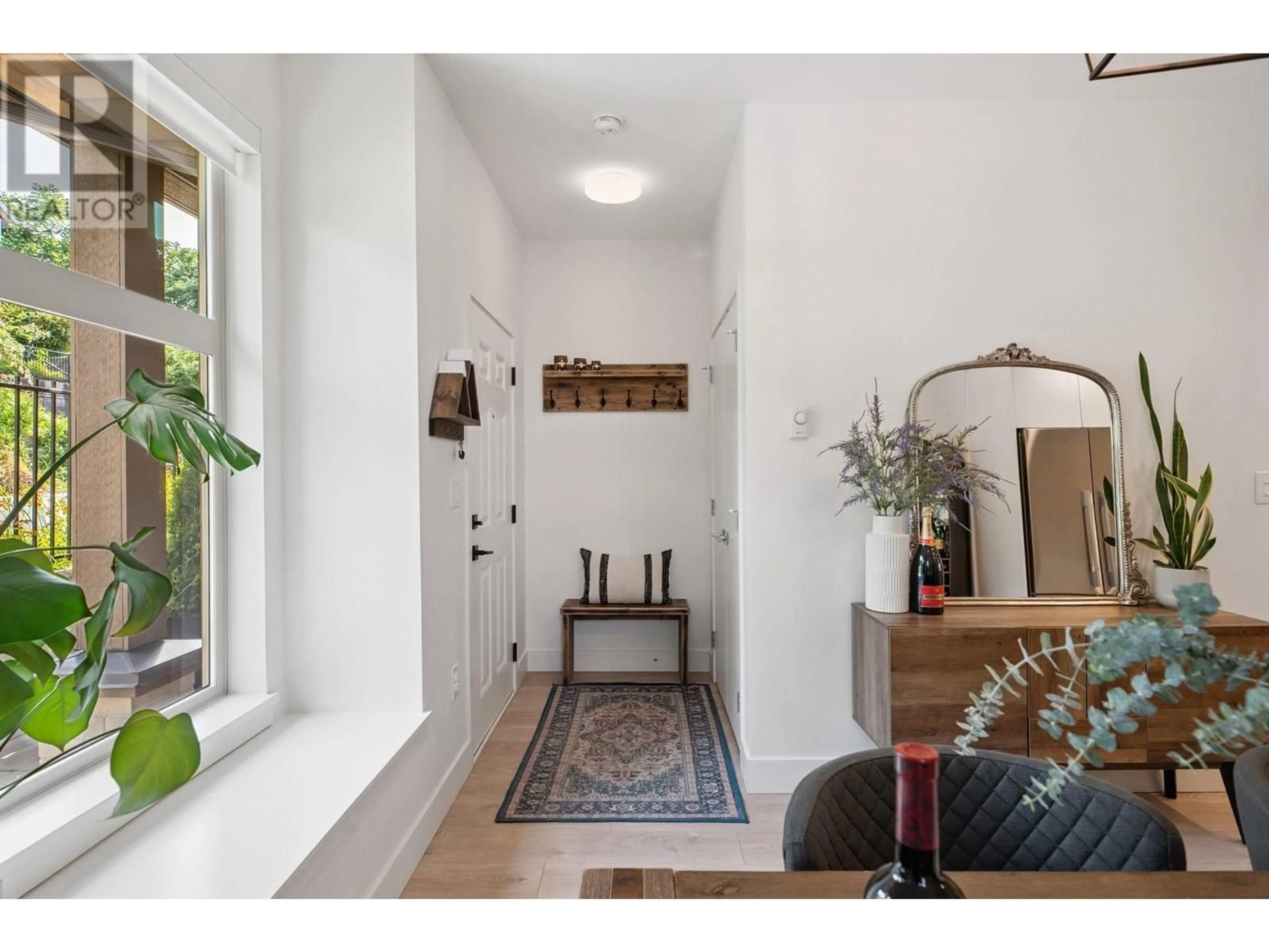 Indoor entryway for 2318 ST ANDREWS STREET, Port Moody British Columbia V3H0K4
