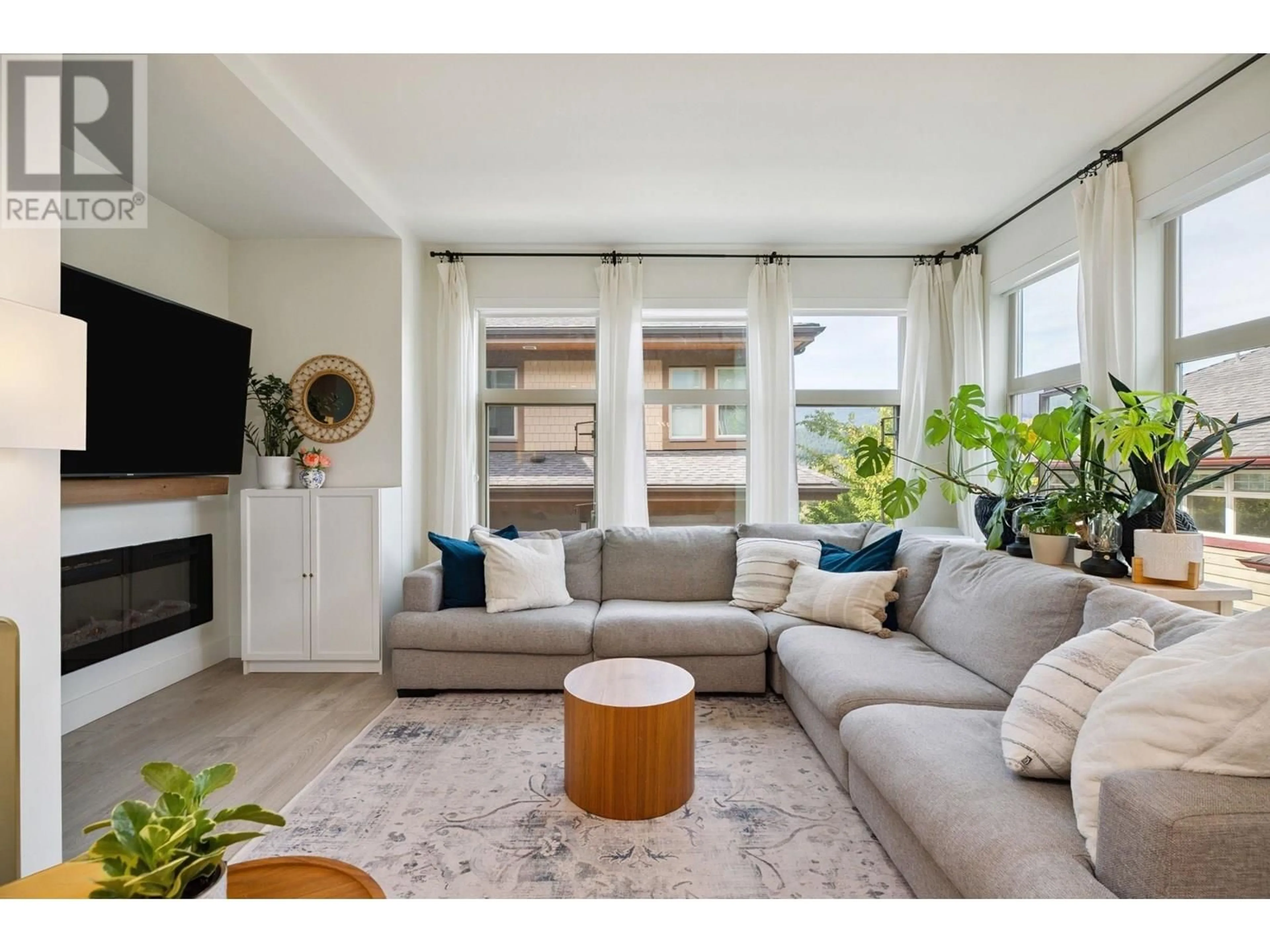 Living room with furniture, unknown for 2318 ST ANDREWS STREET, Port Moody British Columbia V3H0K4