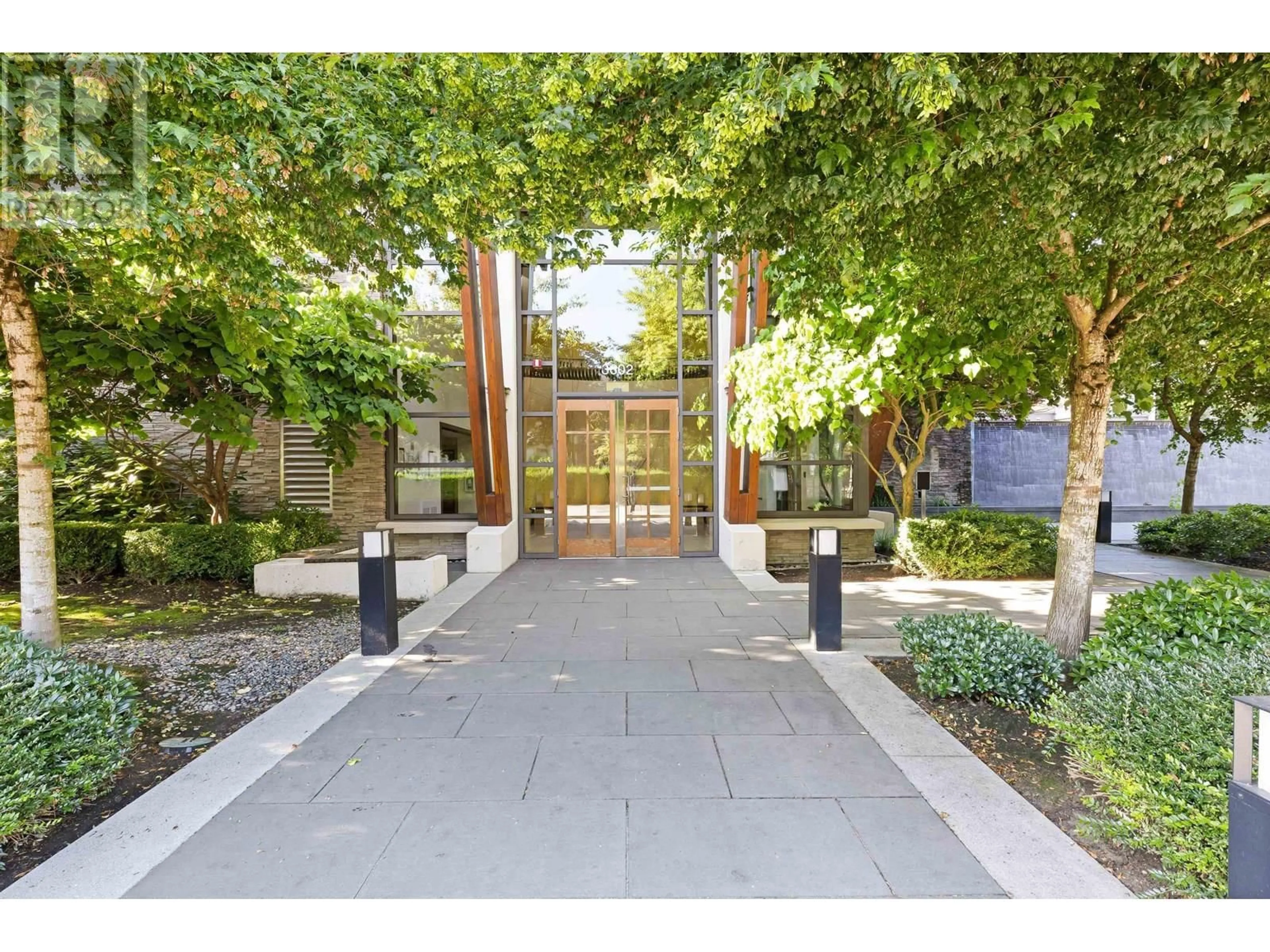 Indoor foyer for 305 - 3602 ALDERCREST DRIVE, North Vancouver British Columbia V7G0A2