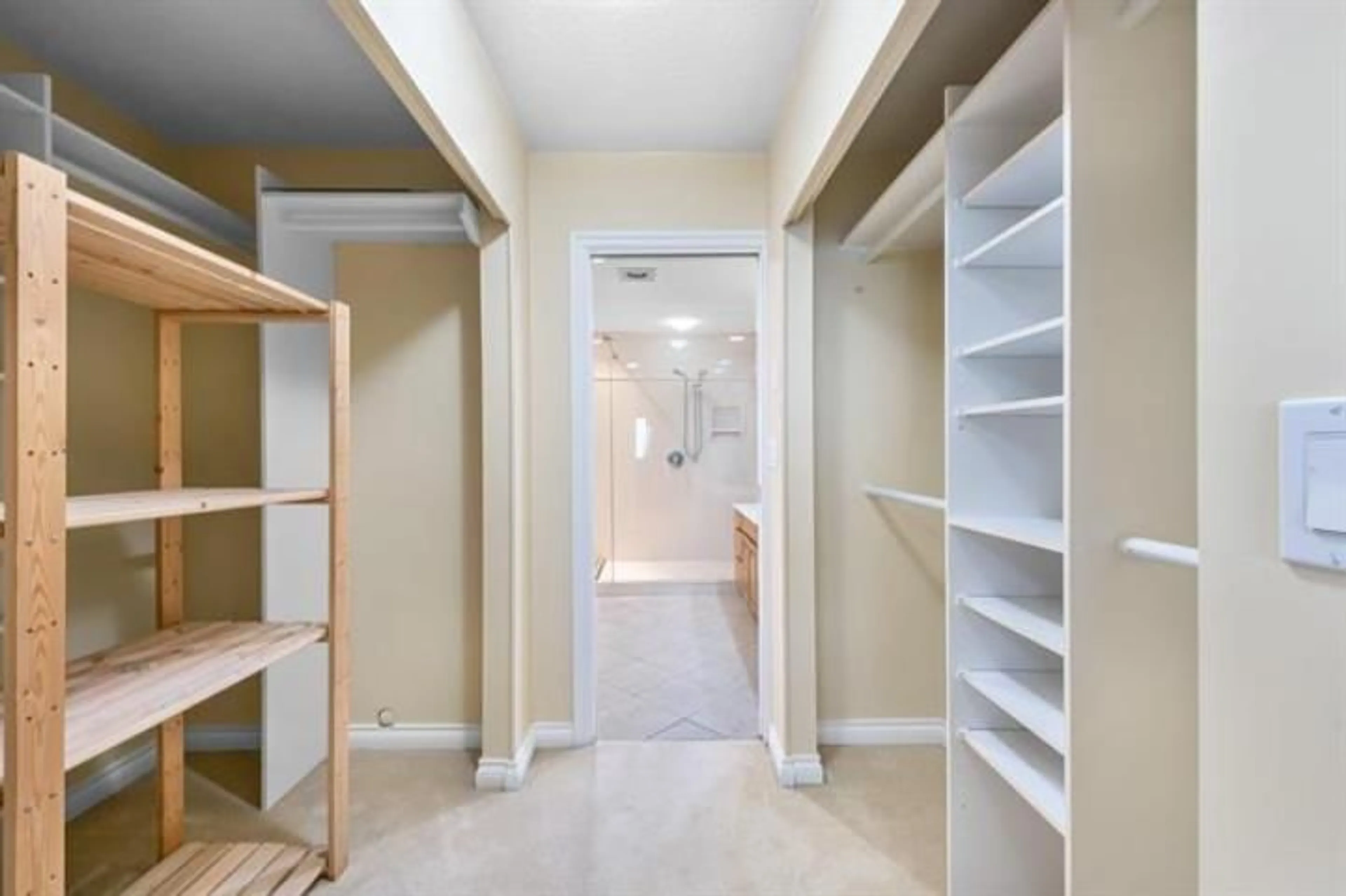 Storage room or clothes room or walk-in closet for 13209 MARINE, Surrey British Columbia V4A1E6