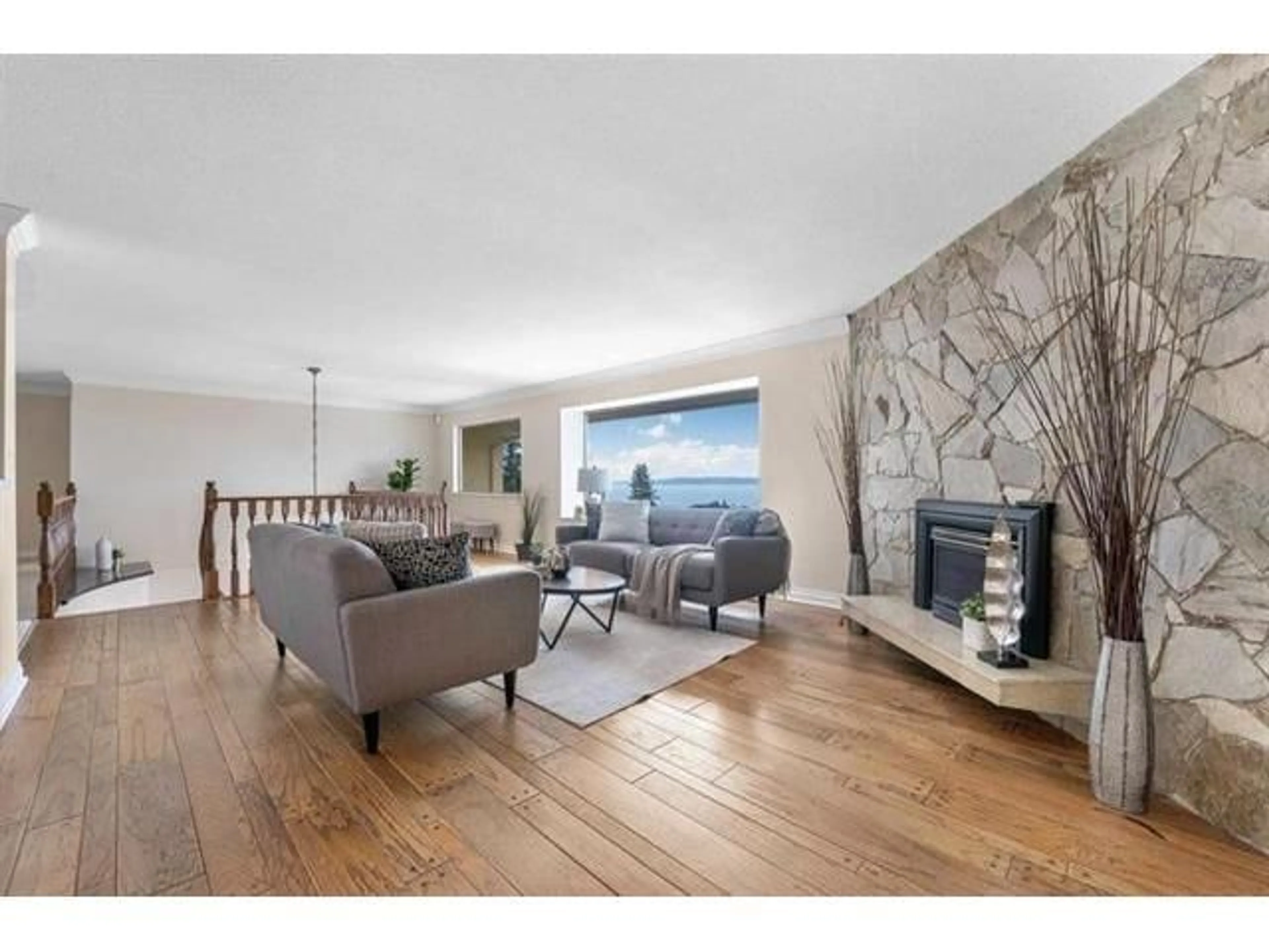 Living room with furniture, wood/laminate floor for 13209 MARINE, Surrey British Columbia V4A1E6