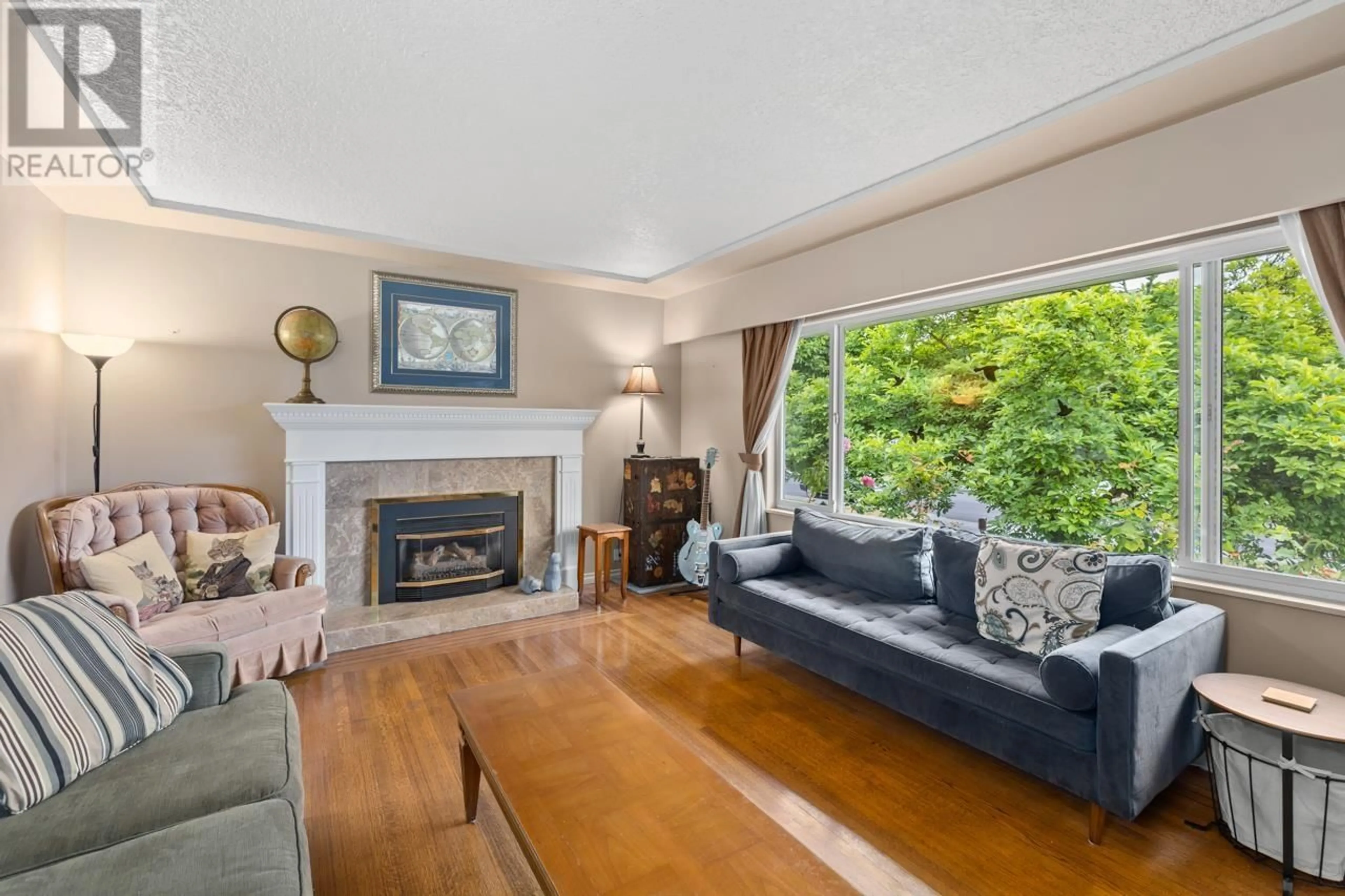 Living room with furniture, unknown for 7031 BURFORD STREET, Burnaby British Columbia V5E1S3
