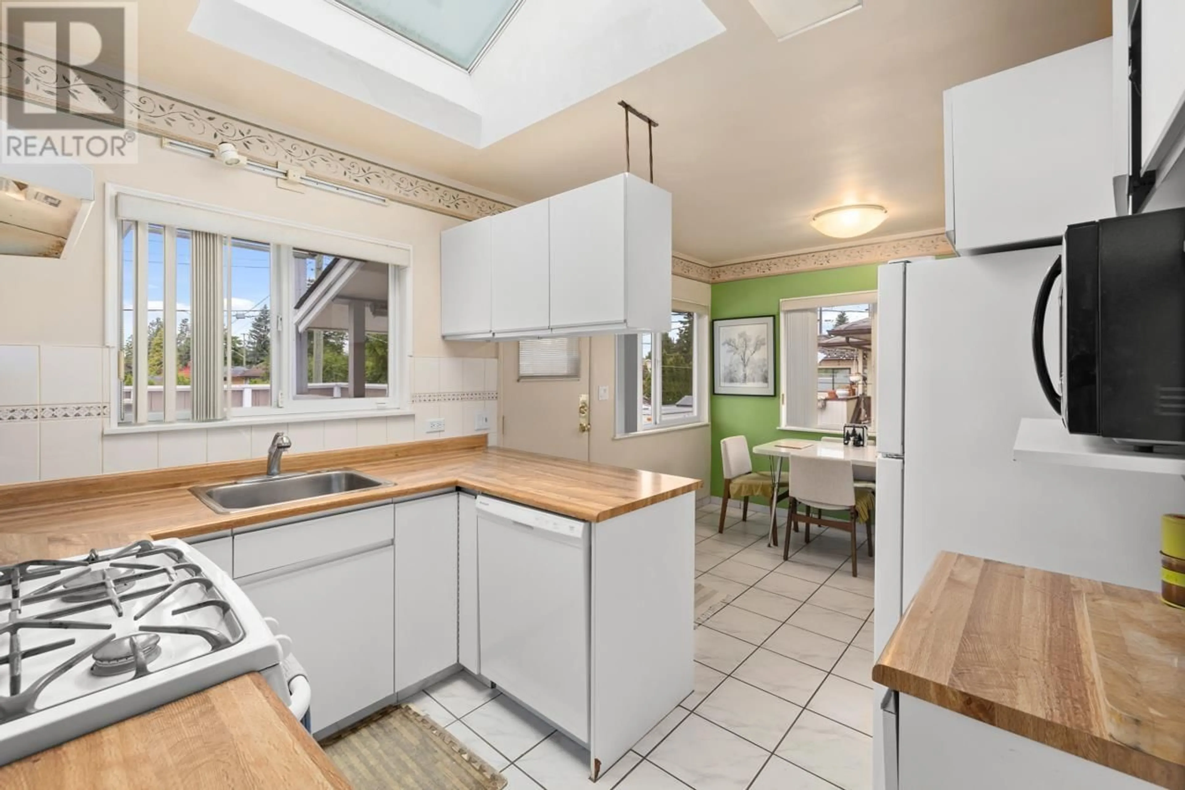 Standard kitchen, unknown for 7031 BURFORD STREET, Burnaby British Columbia V5E1S3