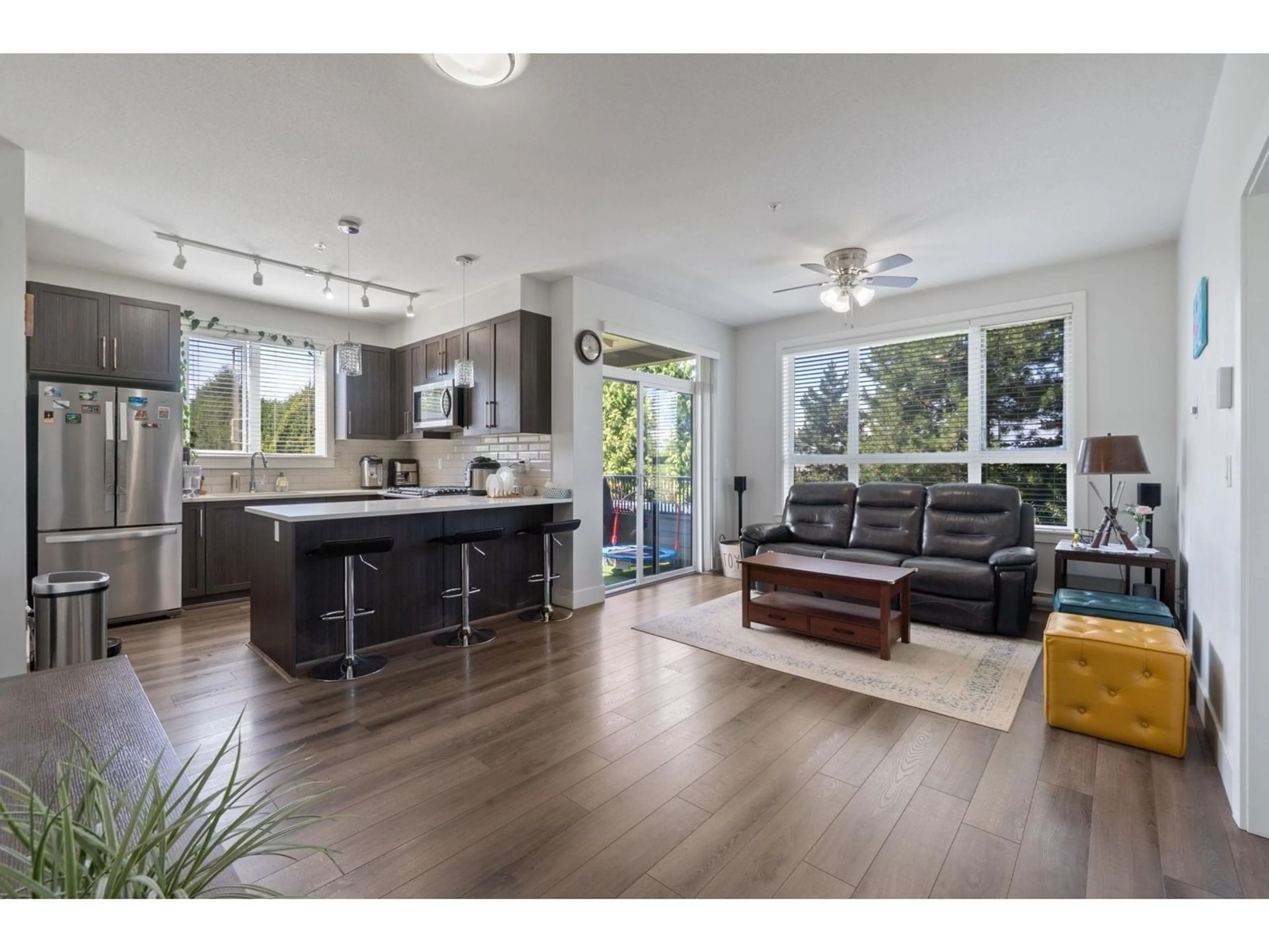 Open concept kitchen, wood/laminate floor for 212 - 2960 151, Surrey British Columbia V4P0G3
