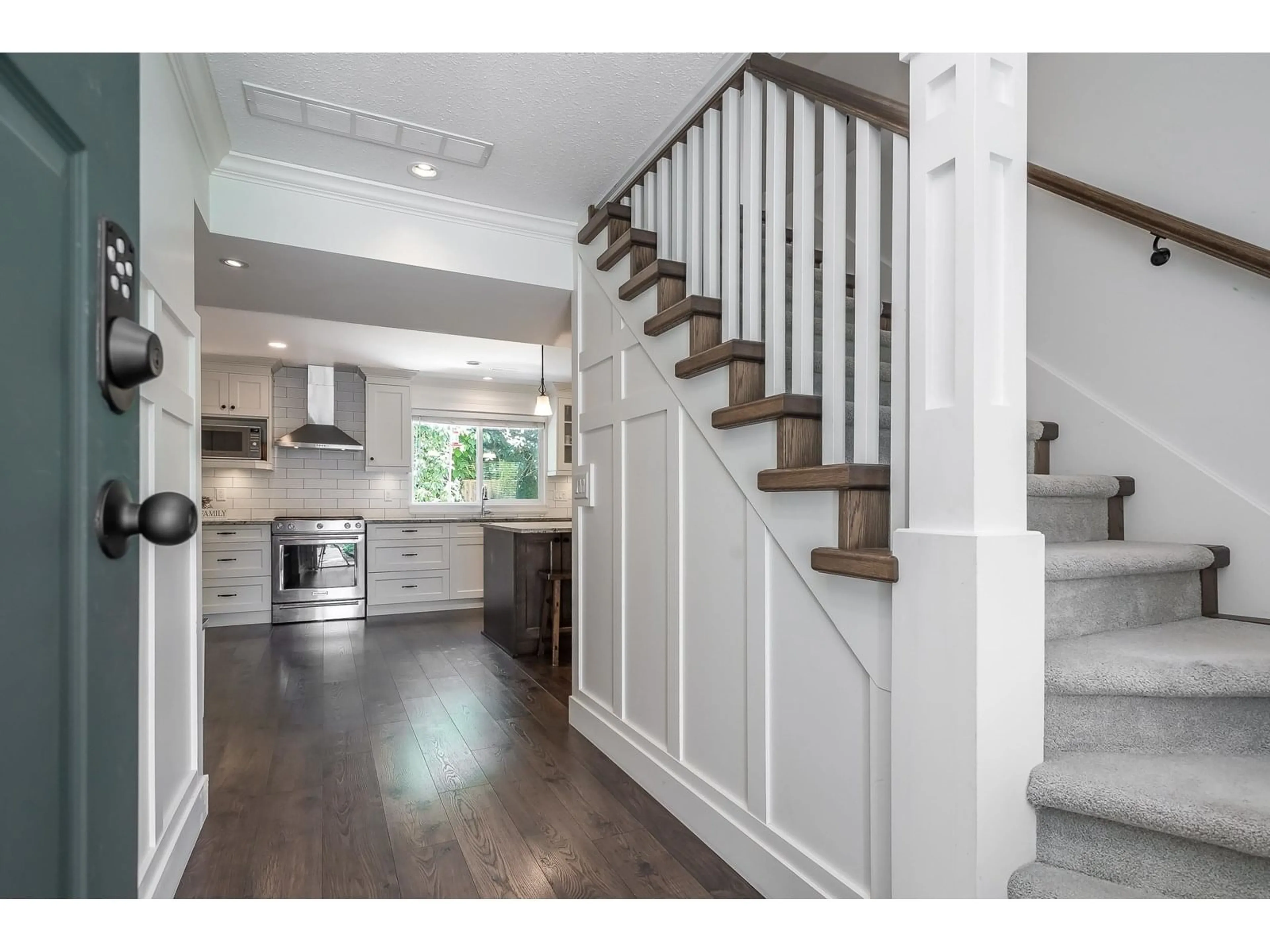 Open concept kitchen, unknown for 9358 209B, Langley British Columbia V1M1R8