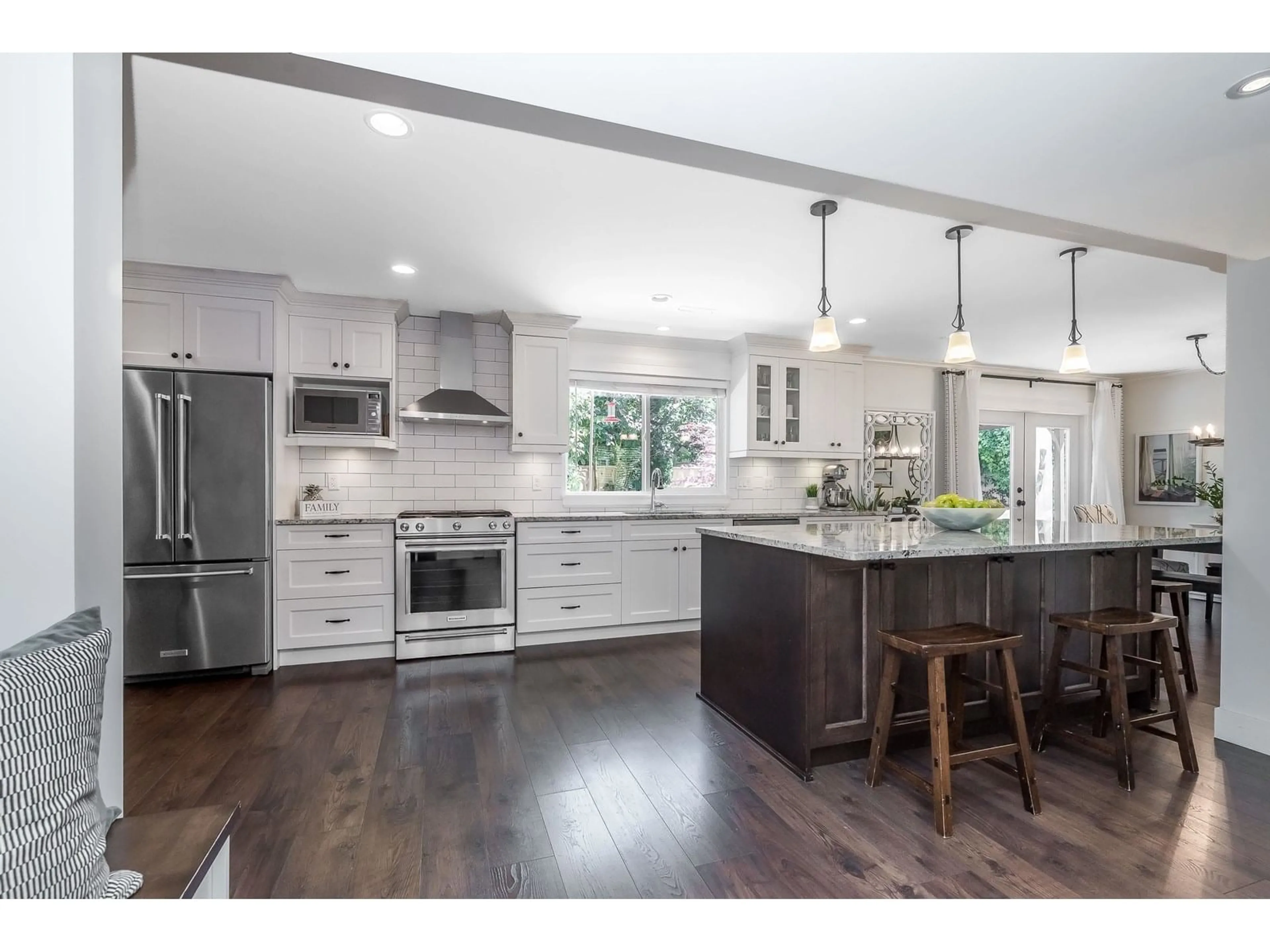Open concept kitchen, unknown for 9358 209B, Langley British Columbia V1M1R8