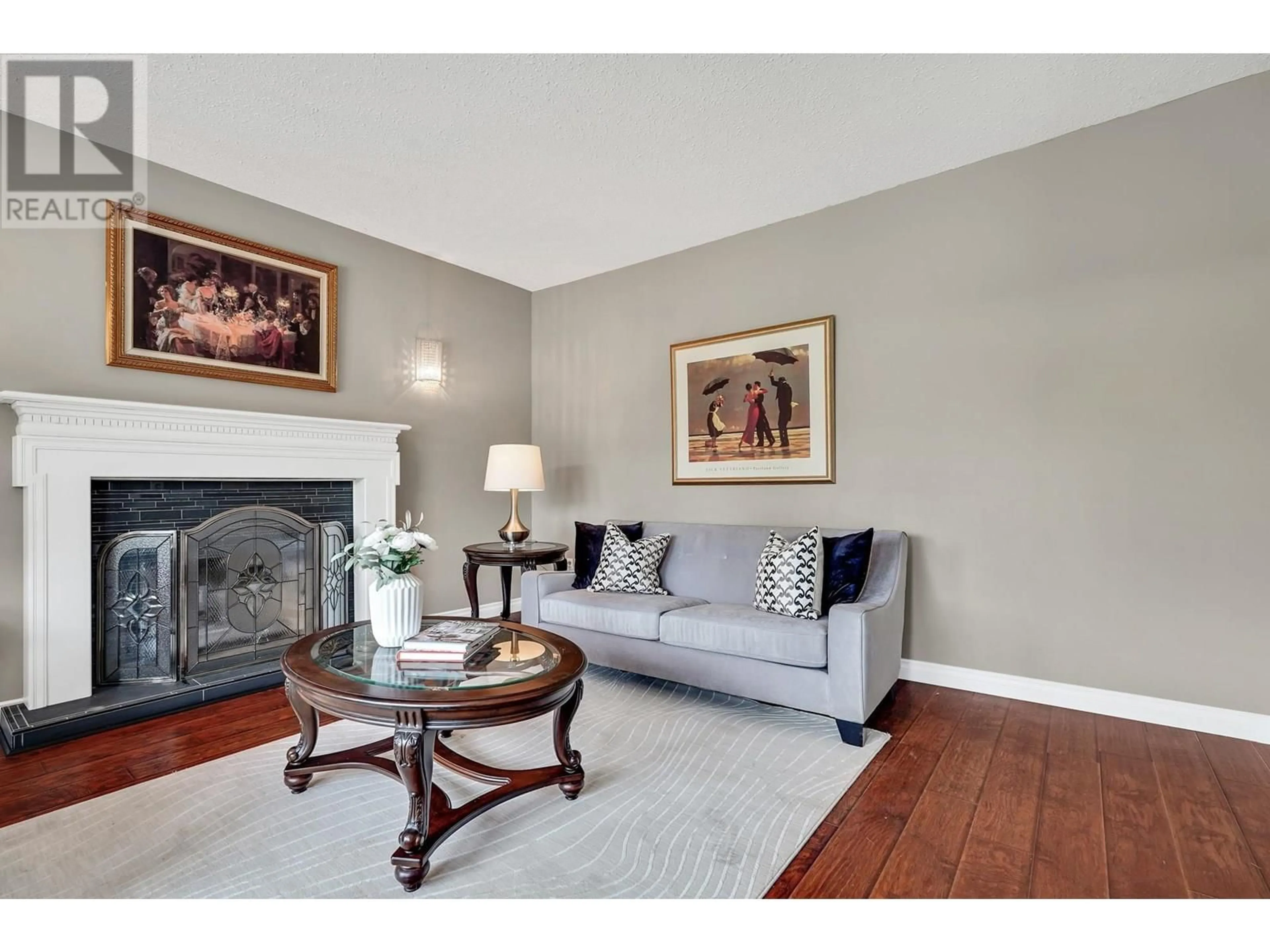 Living room with furniture, unknown for 496 GLENBROOK DRIVE, New Westminster British Columbia V3L5K1