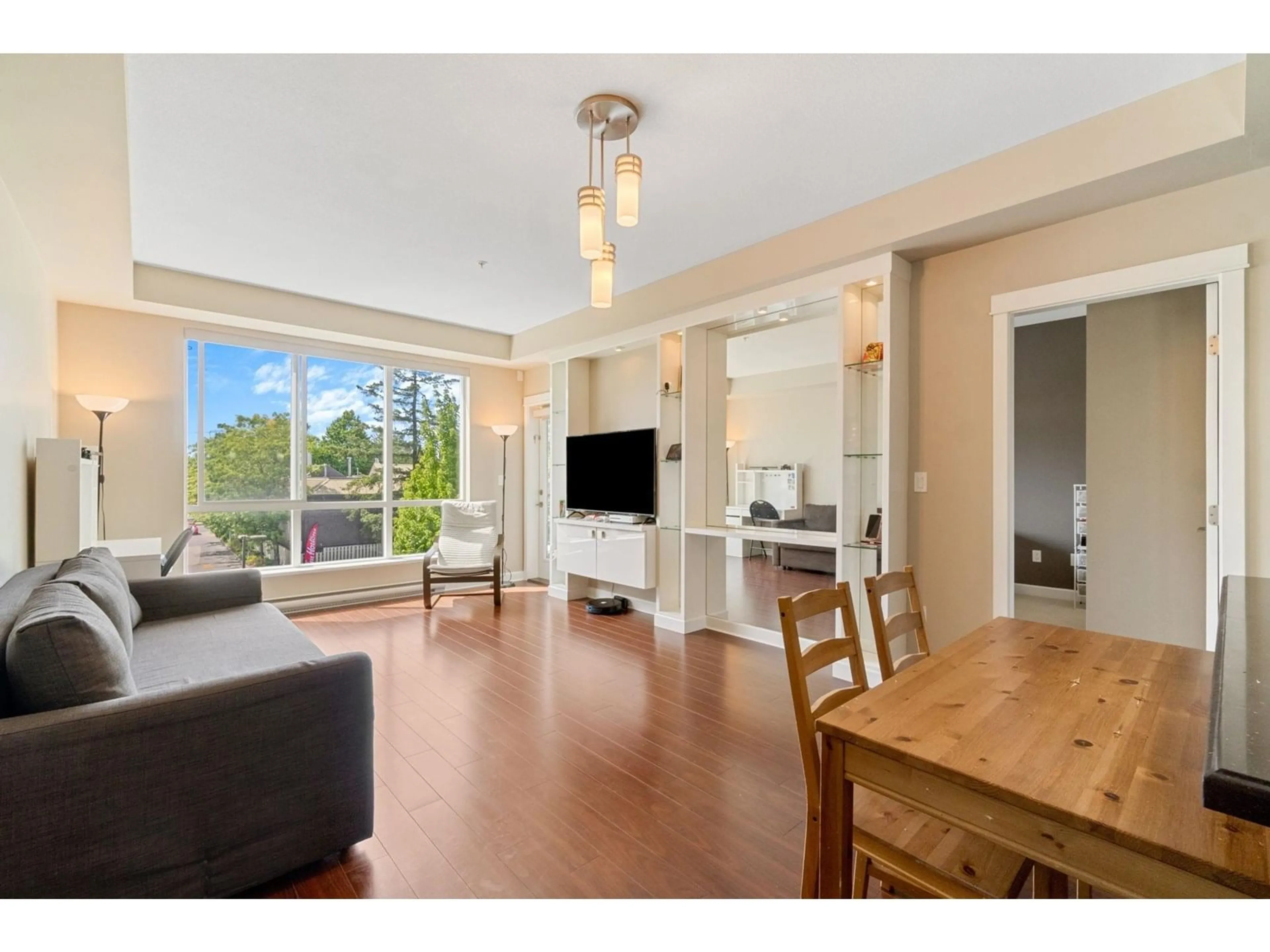 Living room with furniture, wood/laminate floor for 307 - 12039 64, Surrey British Columbia V3W0R7