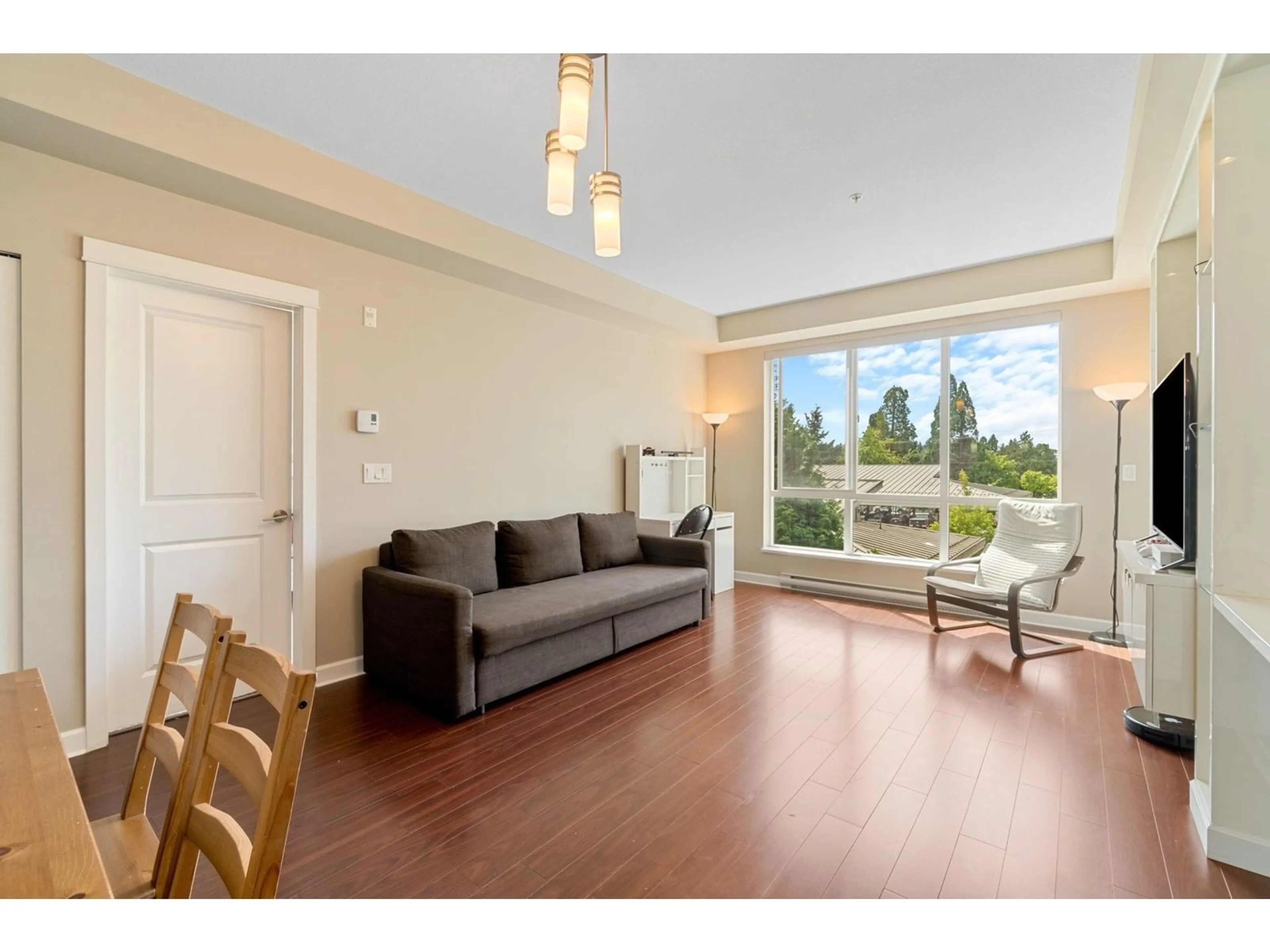 Living room with furniture, wood/laminate floor for 307 - 12039 64, Surrey British Columbia V3W0R7