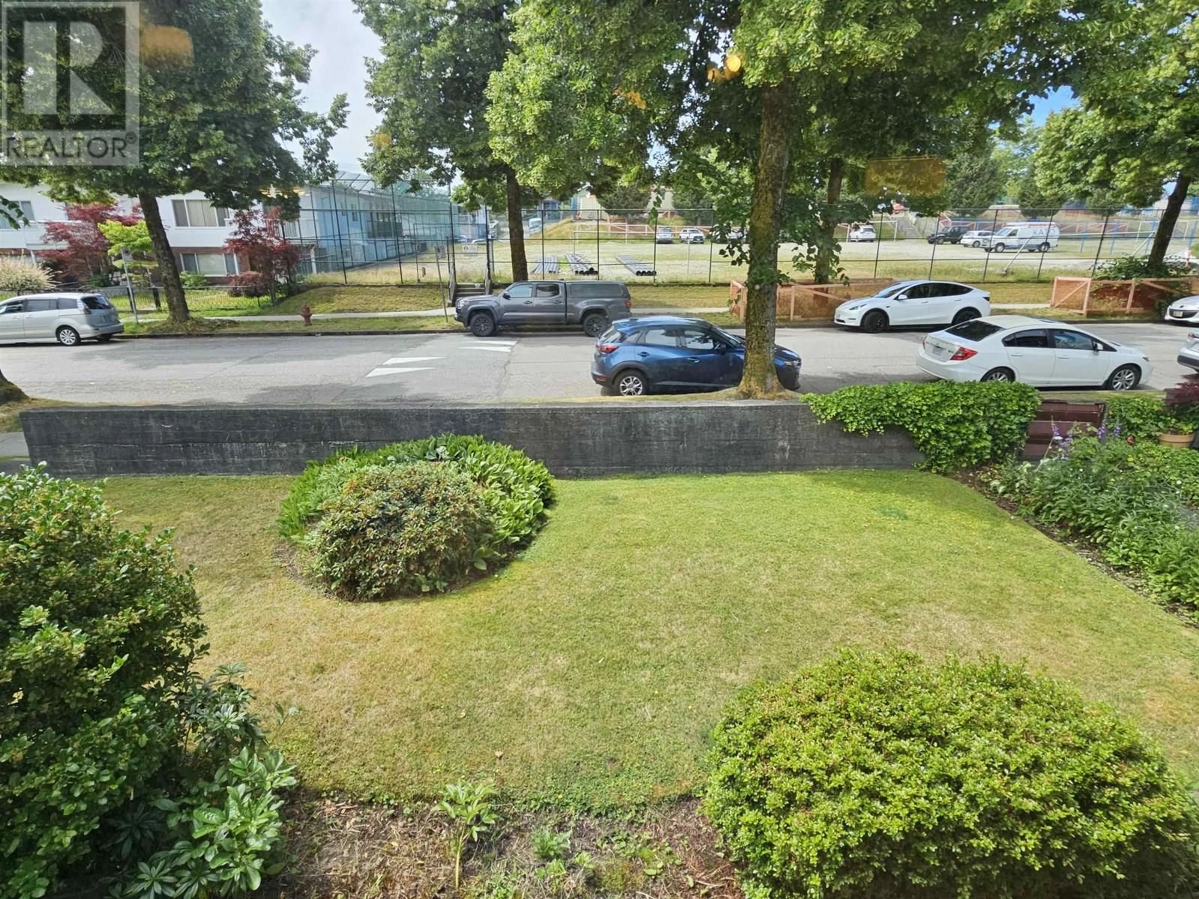 A pic from outside/outdoor area/front of a property/back of a property/a pic from drone, street for 3327 PRICE STREET, Vancouver British Columbia V5R5P8