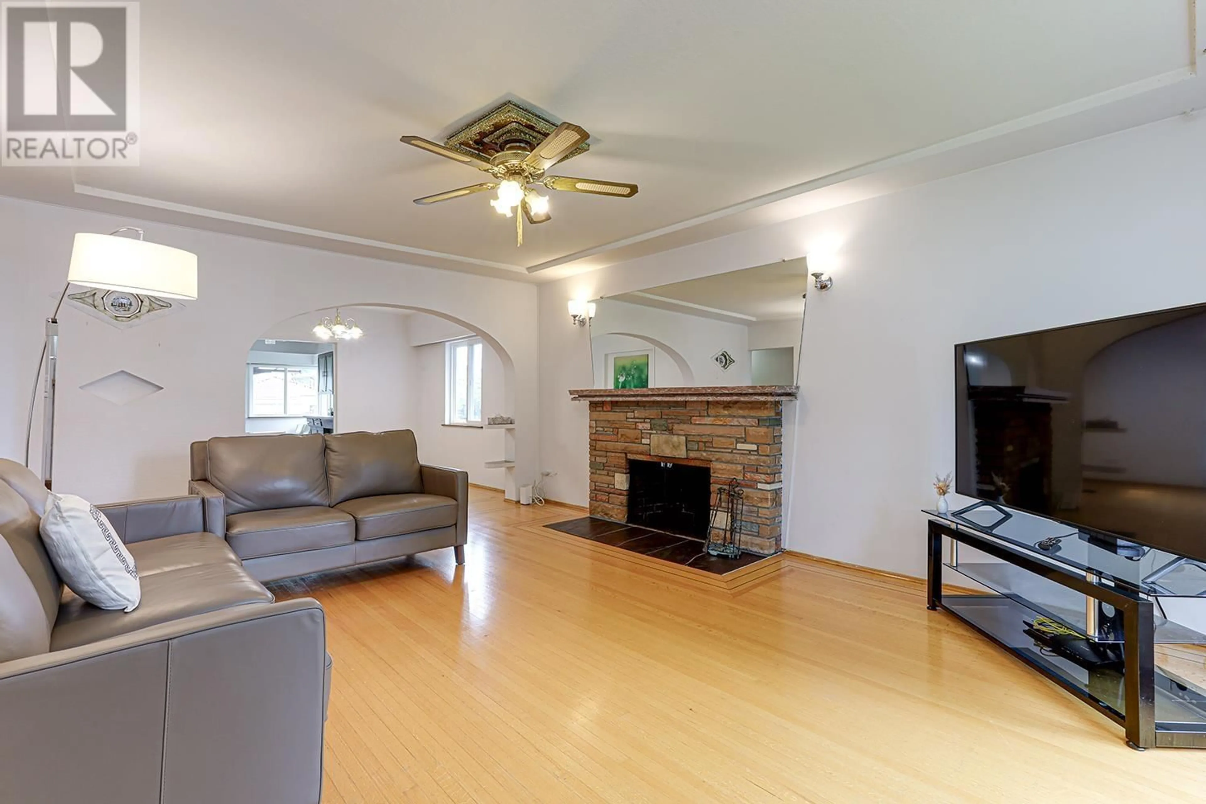Living room with furniture, unknown for 3327 PRICE STREET, Vancouver British Columbia V5R5P8