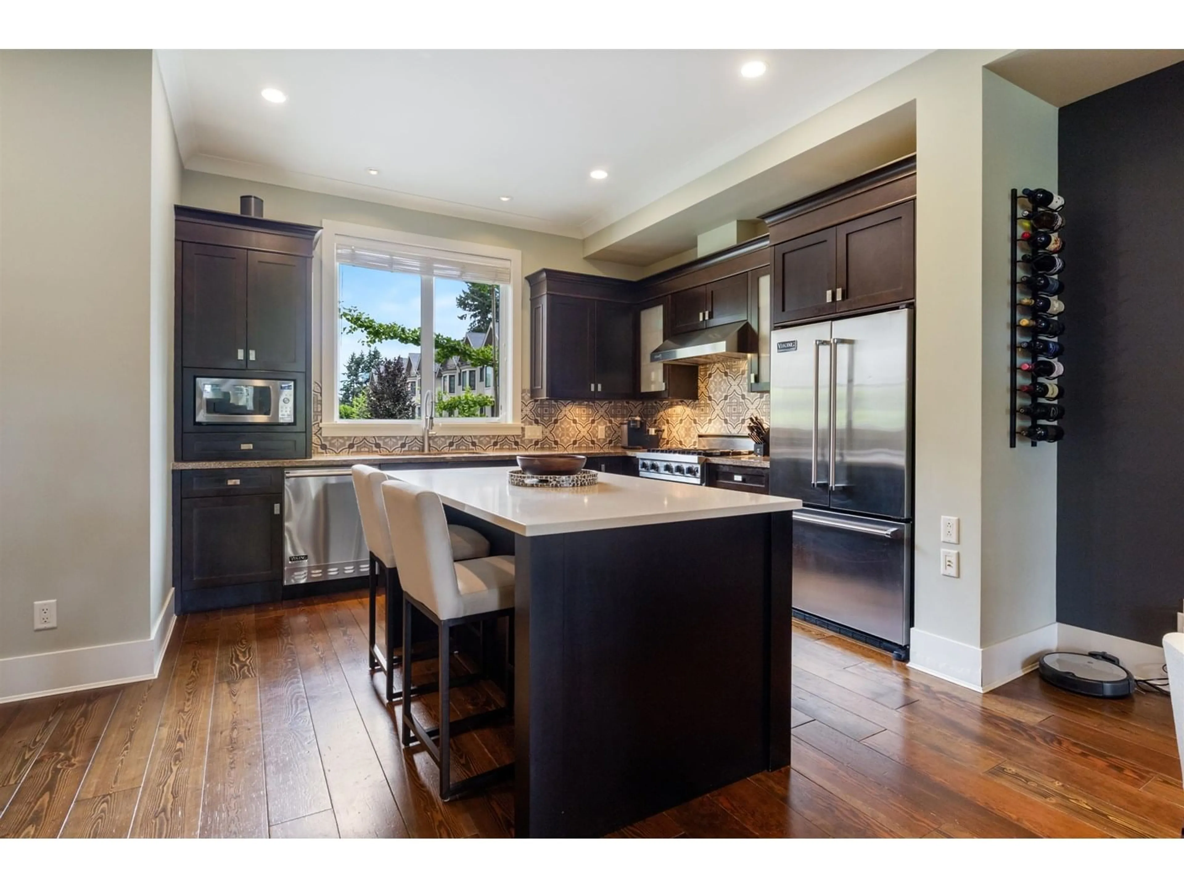 Open concept kitchen, wood/laminate floor for 527 - 2580 LANGDON, Abbotsford British Columbia V2T0A9
