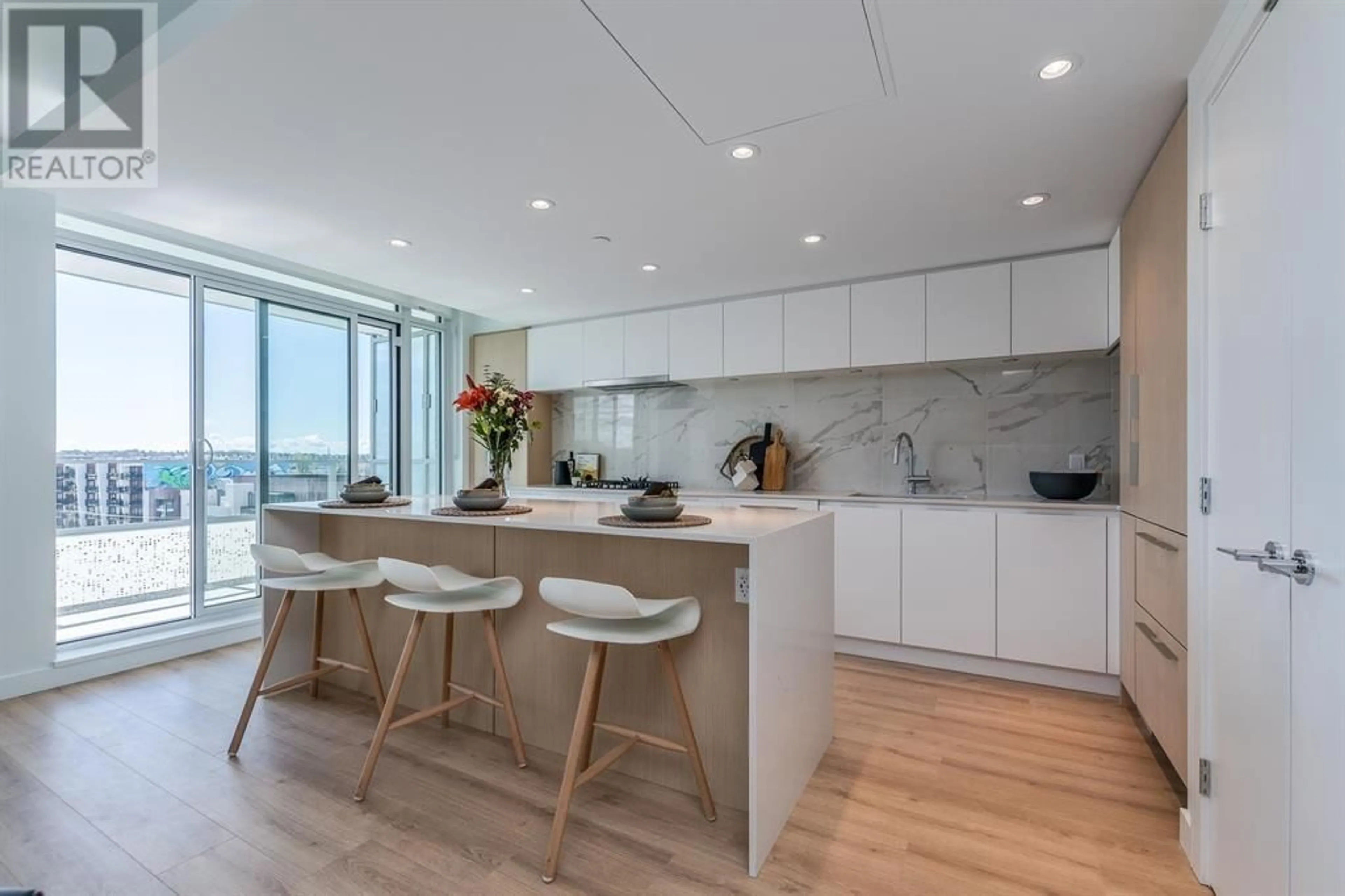 Open concept kitchen, unknown for 610 - 1500 FERN STREET, North Vancouver British Columbia V7J0E6
