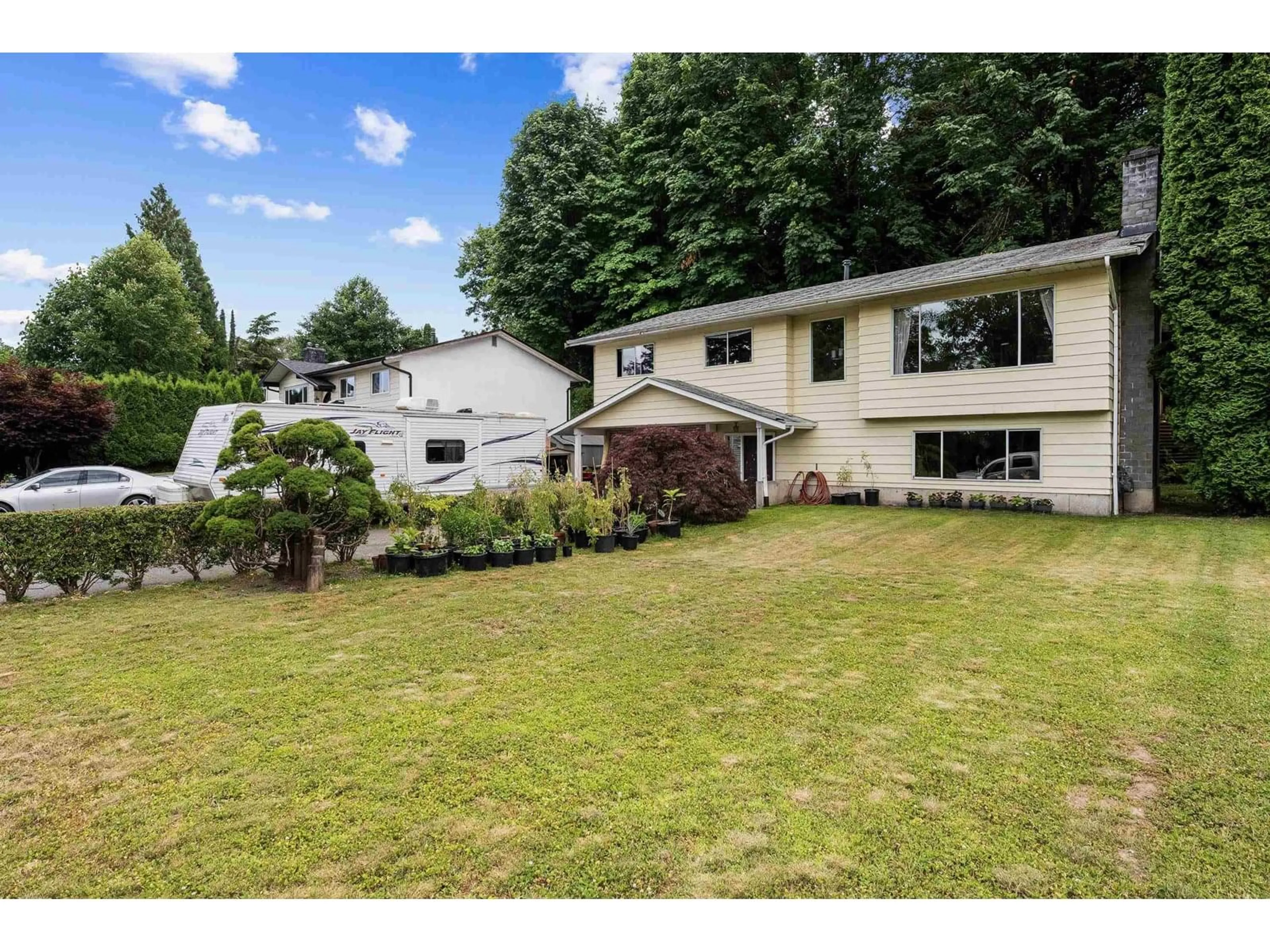 A pic from outside/outdoor area/front of a property/back of a property/a pic from drone, unknown for 33332 WREN, Abbotsford British Columbia V2S5W1
