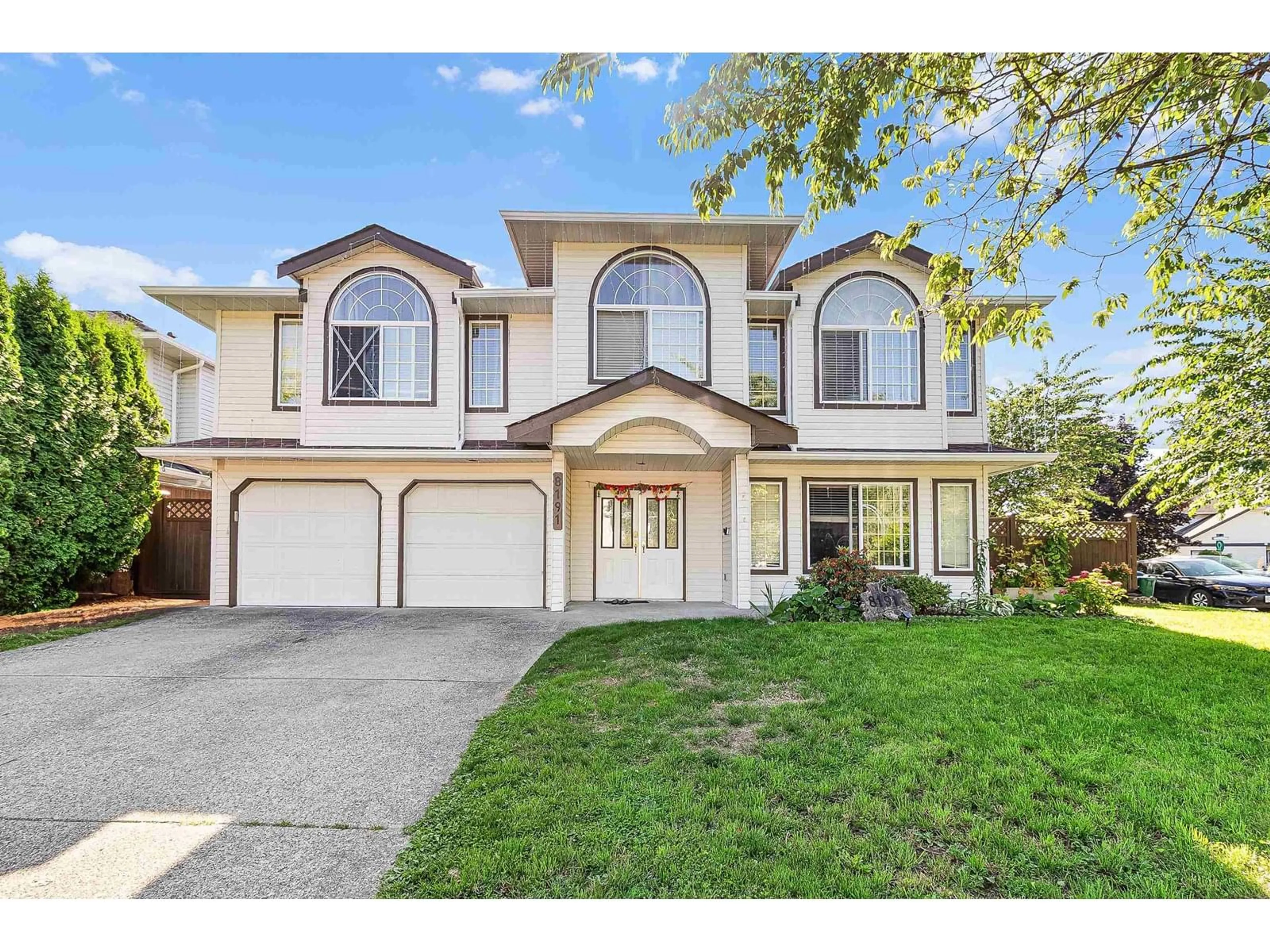 Home with vinyl exterior material, street for 8191 KUNIMOTO, Mission British Columbia V2V7A4