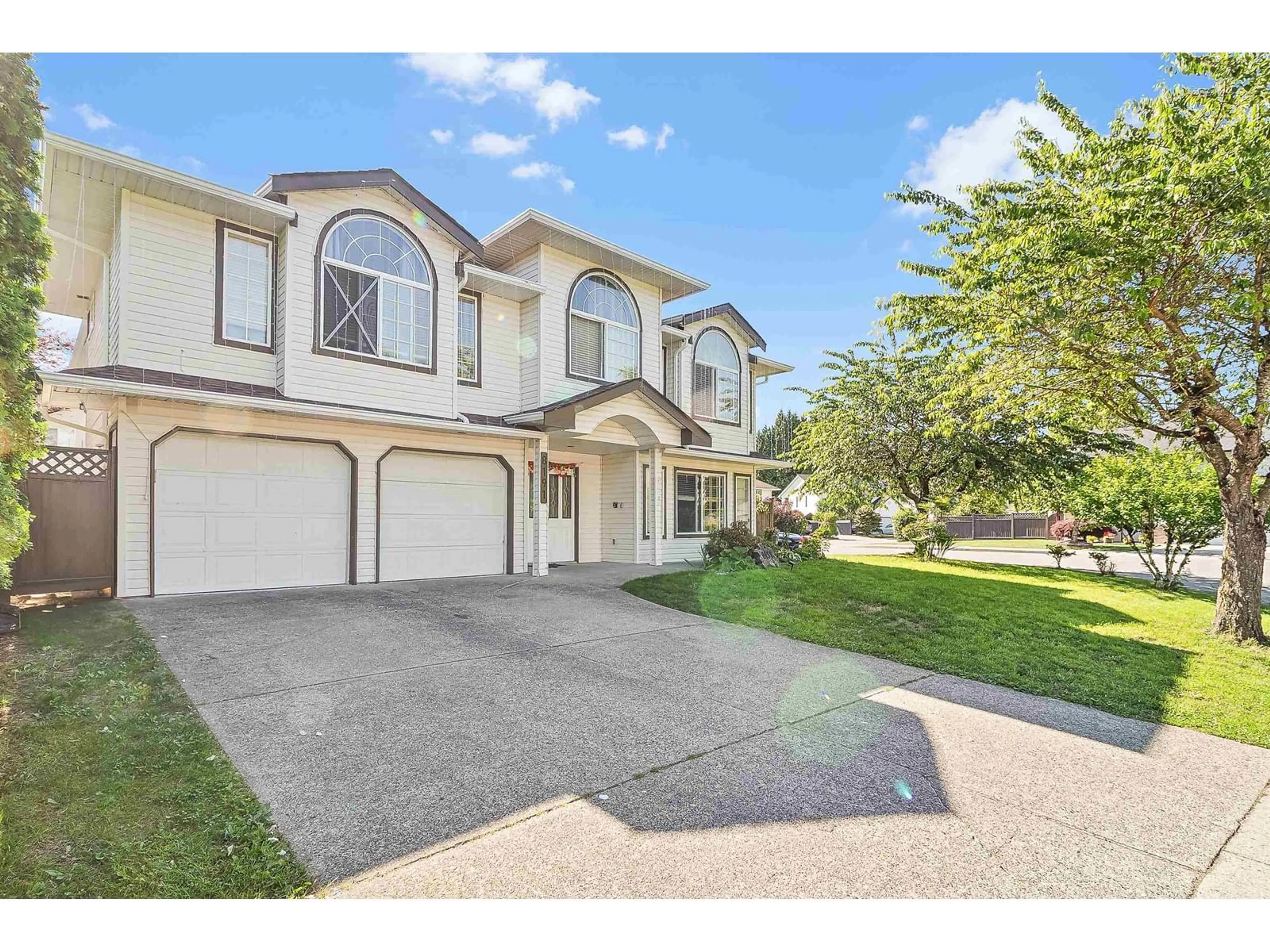Home with vinyl exterior material, street for 8191 KUNIMOTO, Mission British Columbia V2V7A4