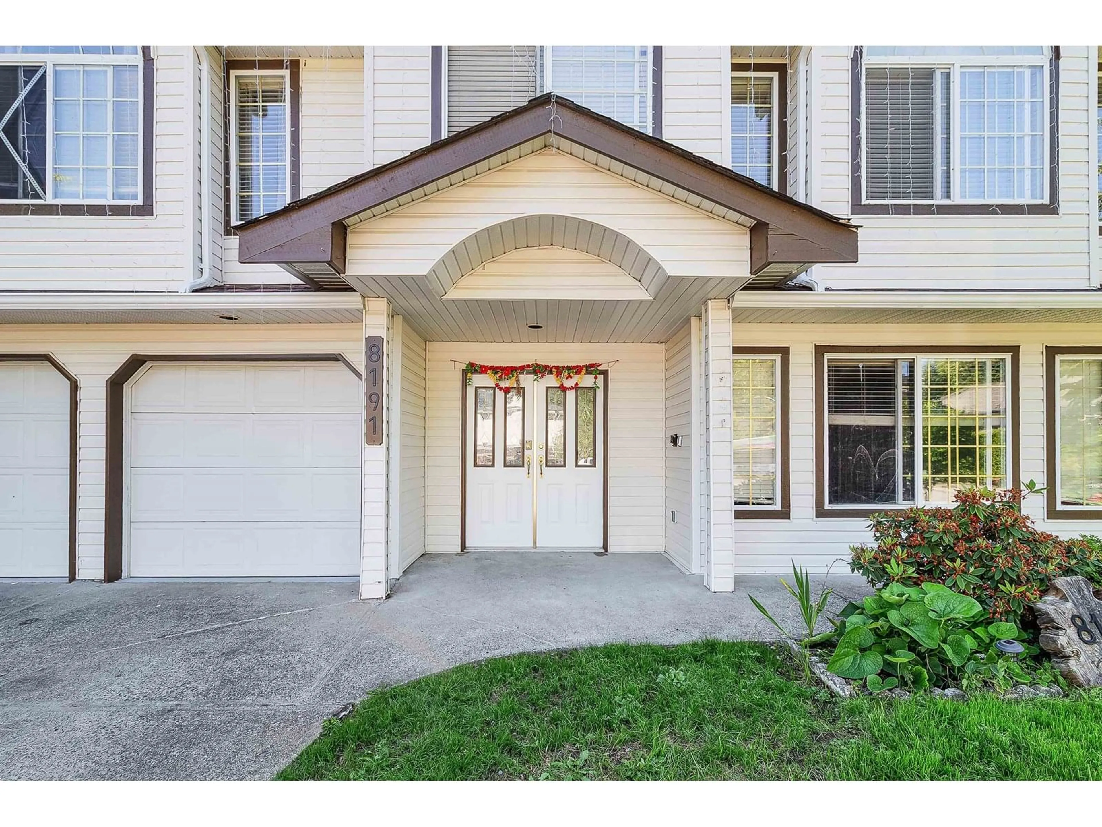 Indoor entryway for 8191 KUNIMOTO, Mission British Columbia V2V7A4