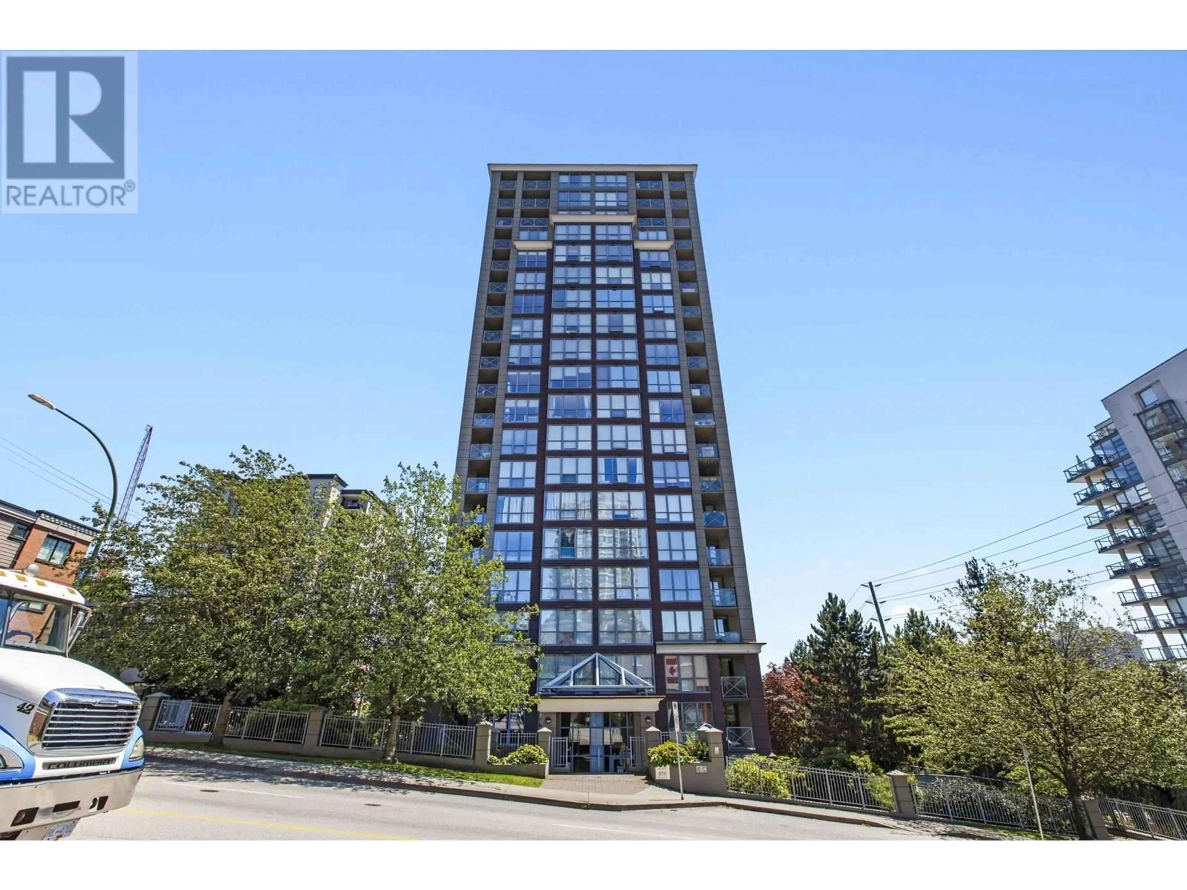 Indoor foyer for 1901 - 850 ROYAL AVENUE, New Westminster British Columbia V3M1A6
