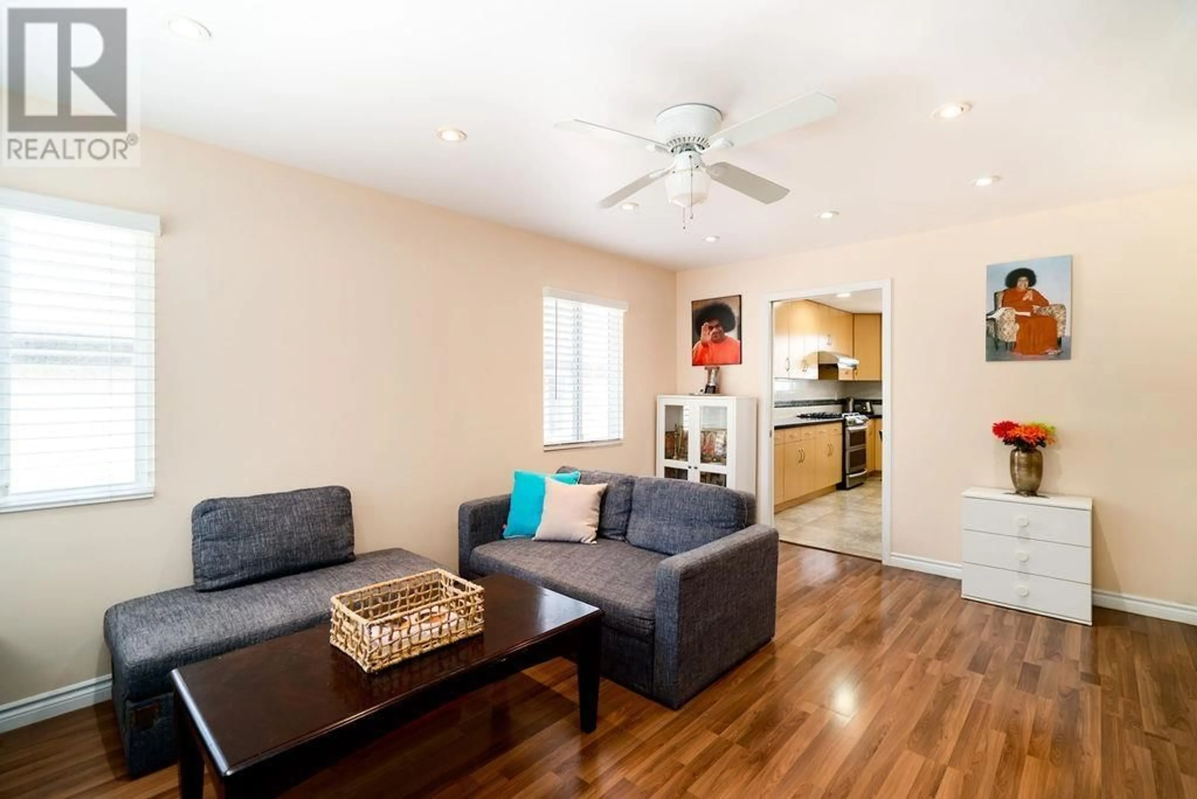 Living room with furniture, wood/laminate floor for 2575 29TH AVENUE, Vancouver British Columbia V5R1V2