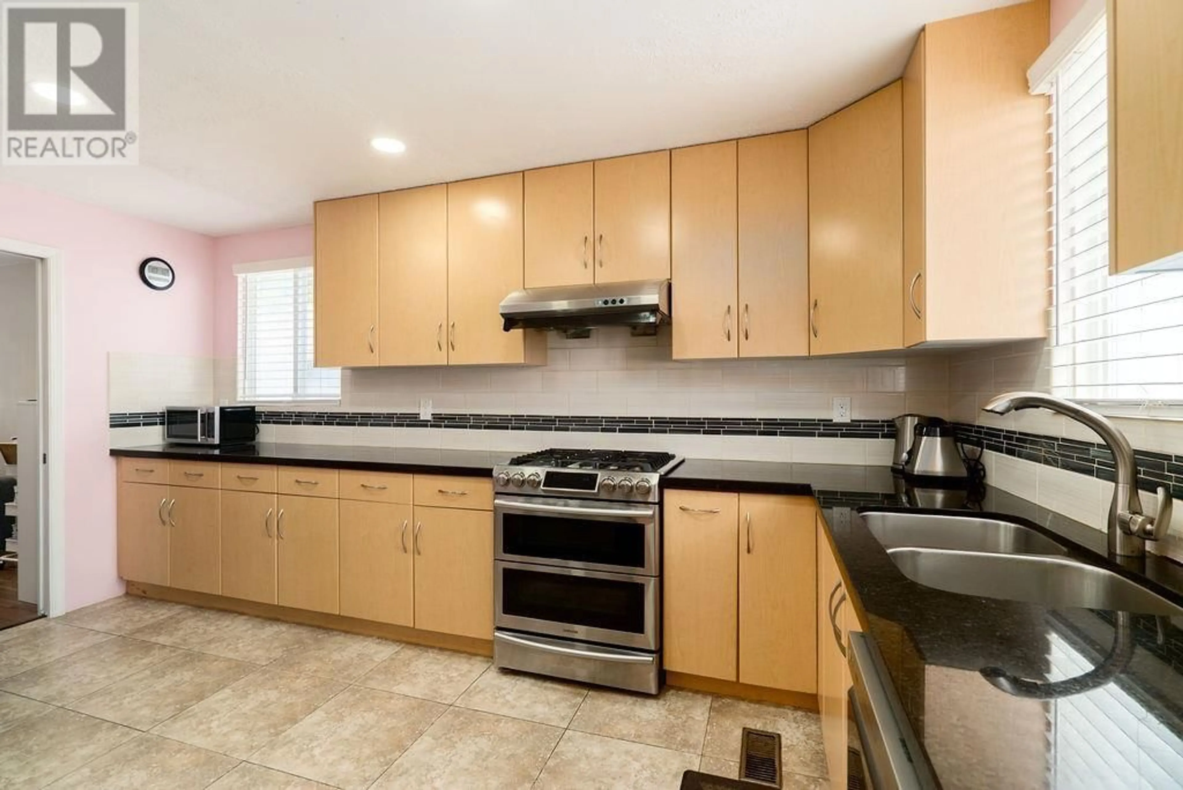 Standard kitchen, unknown for 2575 29TH AVENUE, Vancouver British Columbia V5R1V2